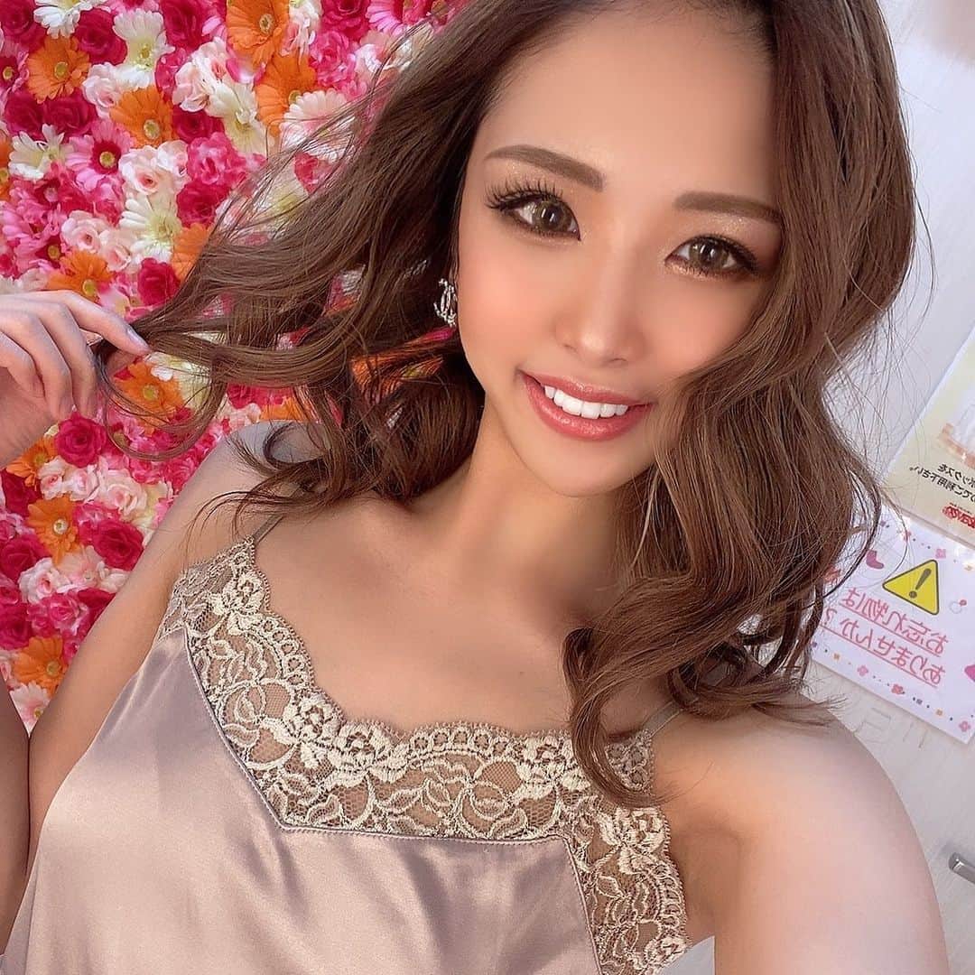 藤咲ひなたのインスタグラム：「おはようございます☀  明日土曜日から出勤しまーす❤️  P&J 札幌市中央区南４条西３丁目 N-プレイスビル 5F 011-518-1444 💋藤咲ひなた💋」