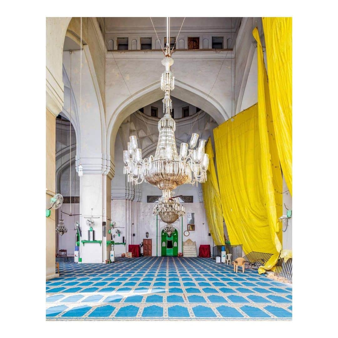 ティーバッグスさんのインスタグラム写真 - (ティーバッグスInstagram)「Go big ✨ Colorplay at the Mecca Masjid in Hyderabad via @cabanamagazine. #MagicalSpaces #MISAworld」1月15日 14時00分 - misa_losangeles