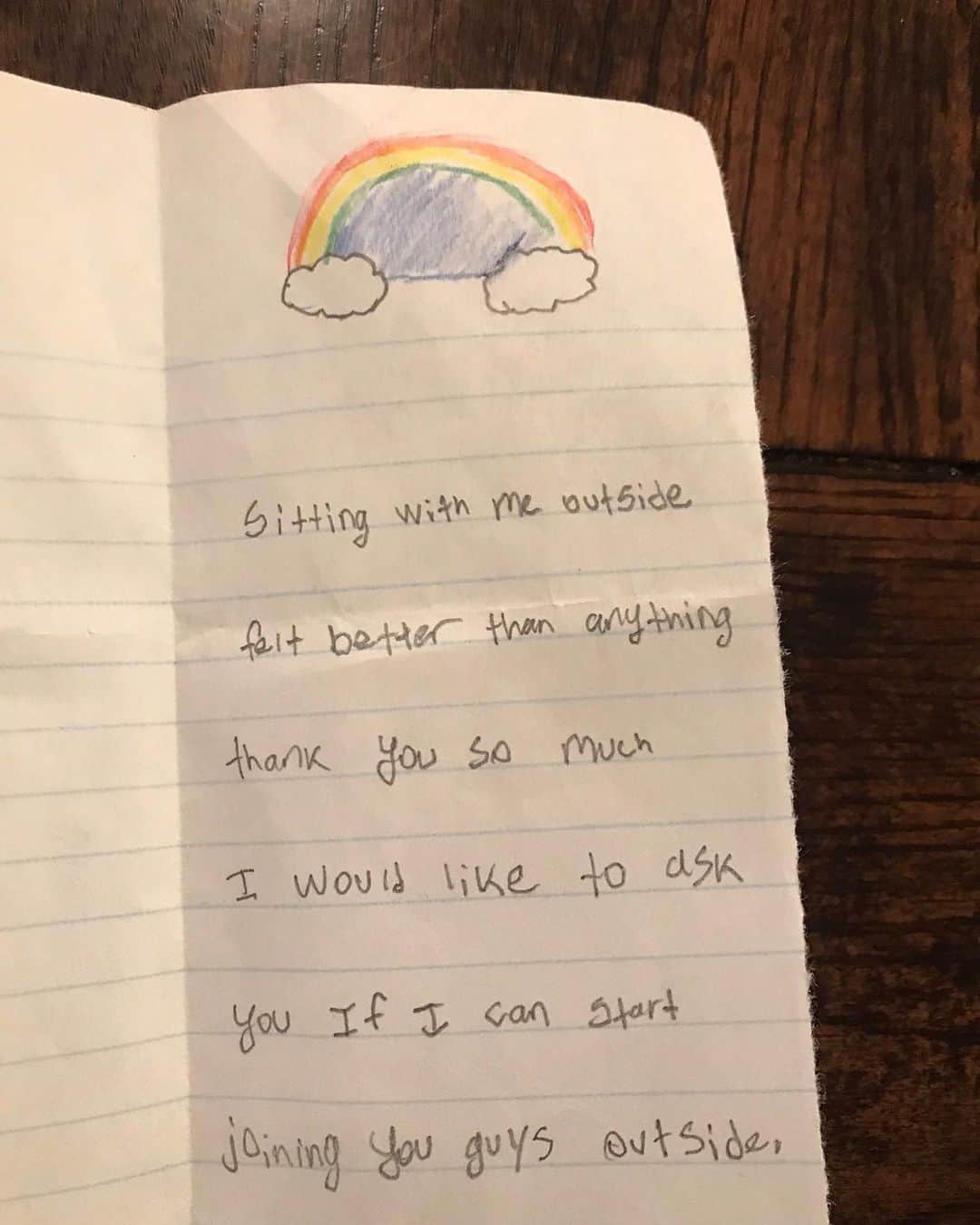 E! Onlineさんのインスタグラム写真 - (E! OnlineInstagram)「"Proud dad moment today. My 10yr old son saw a new kid sitting by himself. Another friend and he decided to hang out with him over lunch. He got this lovely note at the end of the day." ❤️ One small act of kindness can make the biggest difference. 🌈 (📷: KahlonRav/Twitter)」1月15日 14時00分 - enews