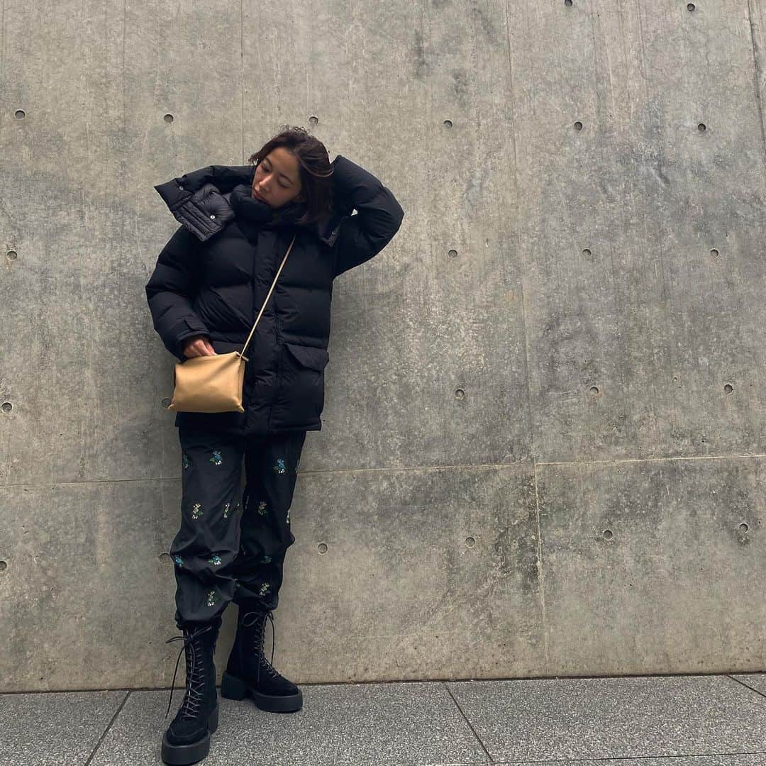 水野里砂のインスタグラム：「⛓🖤🖤🖤」