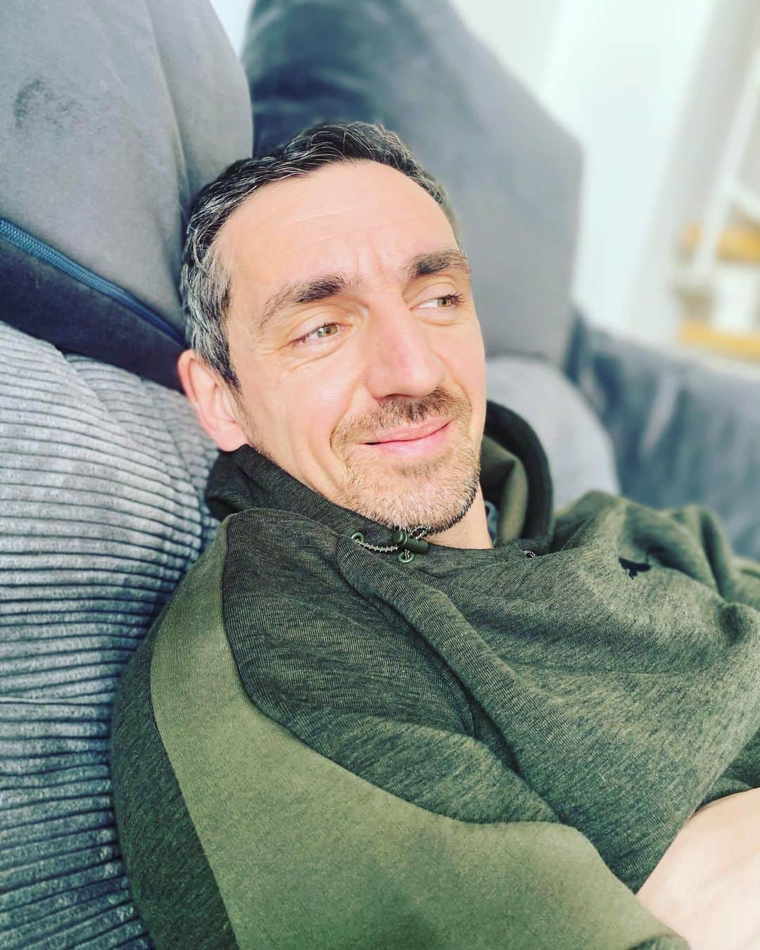 ロベルト・ヒルバートのインスタグラム：「Der Kluge lernt aus allem und von jedem, der Normale aus seinen Erfahrungen und der Dumme weiß alles besser.  #lernen #besserwerden #1903 #kleeblatt #kartal #gettingbetter #niemalsstillstand #familie #liebe」