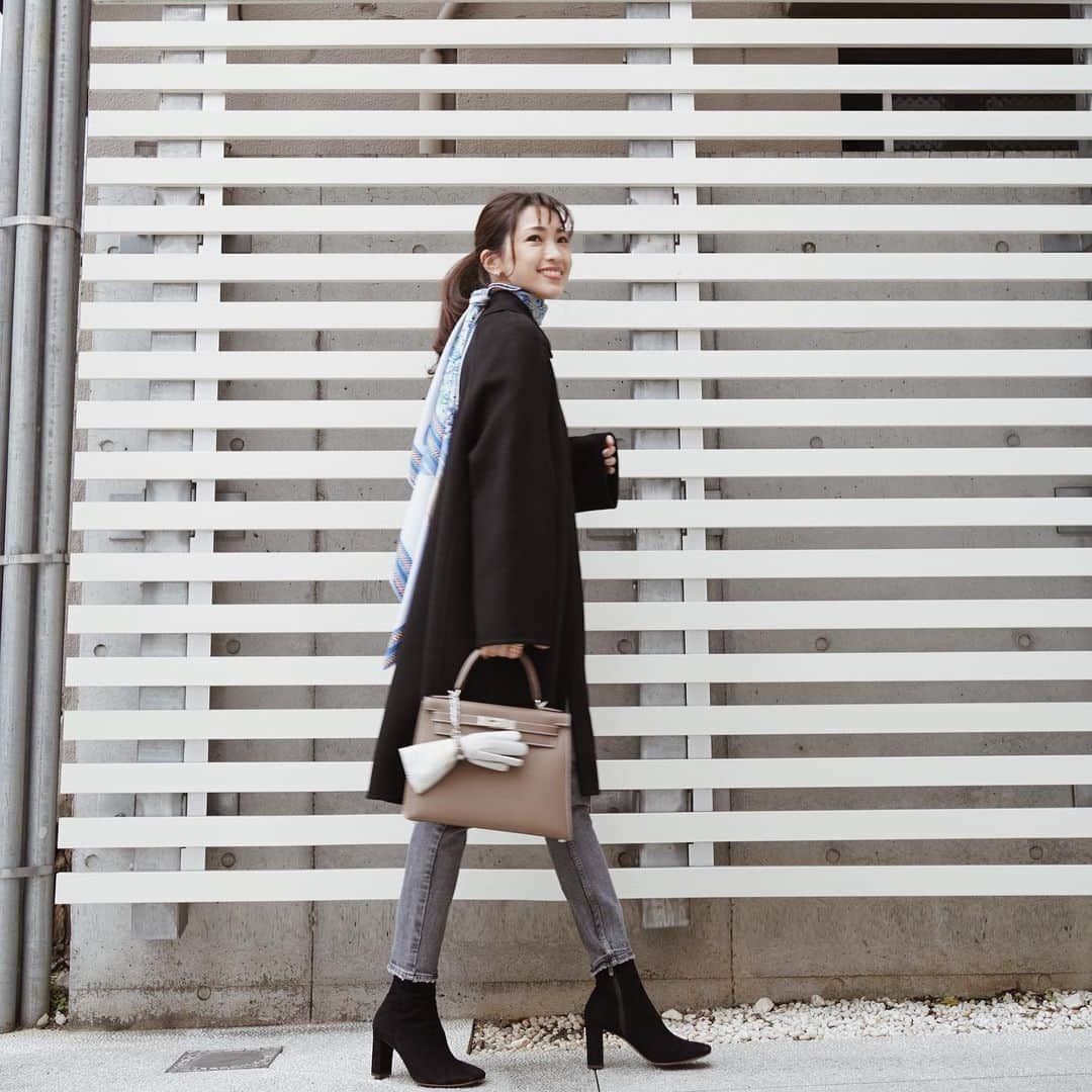 喜田彩子さんのインスタグラム写真 - (喜田彩子Instagram)「﻿ ﻿ simple🤍🖤﻿ ﻿ ﻿ COAT・BAG・SCARF... @hermes ﻿ KNIT... @nostalgia_jp ﻿ BOTTOM... @upperhights ﻿ SHOES... @dianashoespress ﻿ ﻿ ﻿ #fashion #outfit #ootd #coordinate #simple  #instagood #mamacode #mom  #엄마 #패션 #156センチコーデ #sサイズコーデ #お出かけコーデ #冬コーデ #シンプルコーデ #ファッション #コーディネート #コーデ #hermes #エルメス #에르메스 #에르메스가방 #에르메스켈리  #에르메스켈리25 #hermeslovers #hermesaddict #thehermesworld #kelly #kelly25 #hermeskelly」1月15日 19時34分 - ayacokida