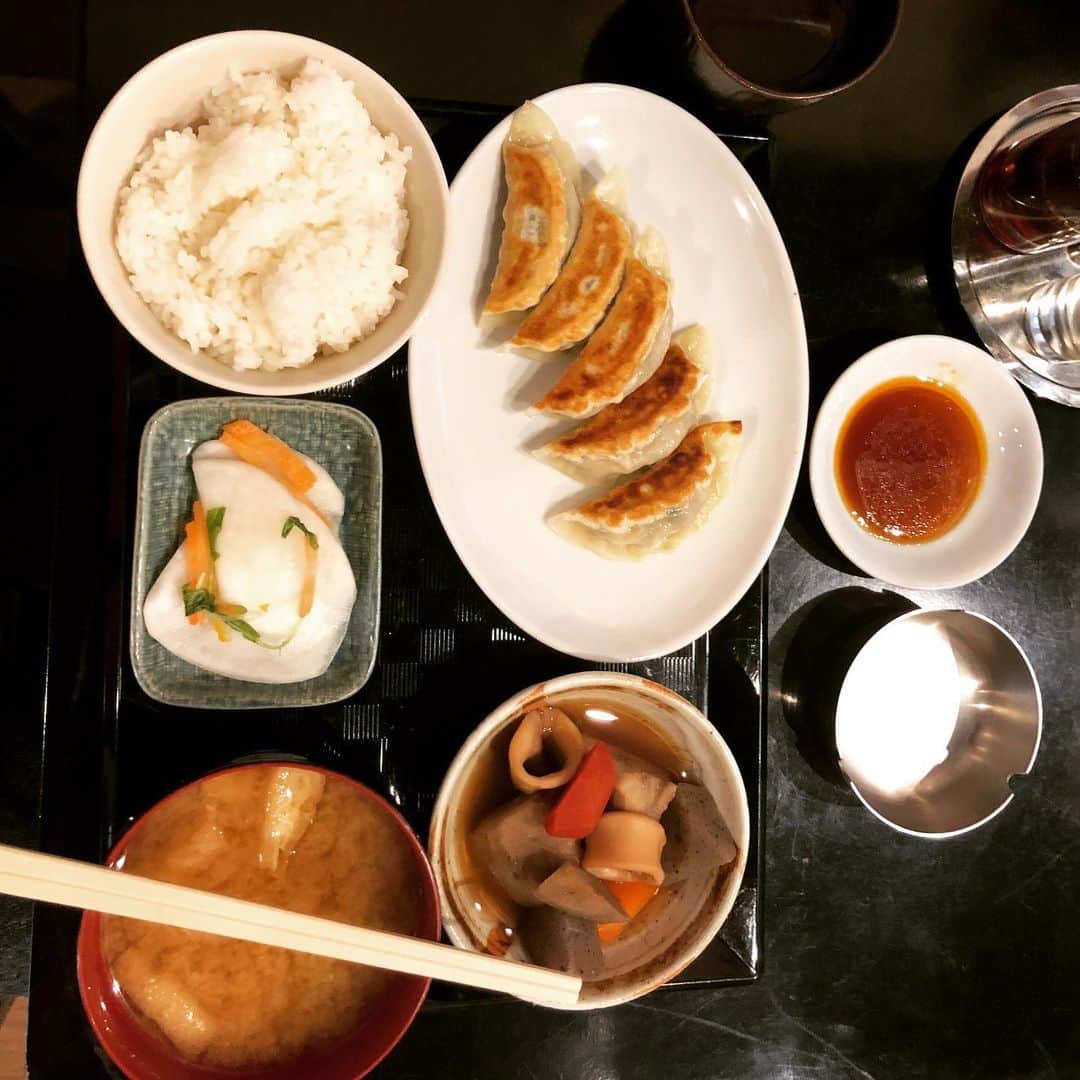 山川のりをのインスタグラム：「本日は東京、日本堤の泪橋ホールにてギターパンダ  ライブです。16時30分/17時、2000円+オーダー。魅惑のワンマンショー！お近くの方は慎重に会いにきてアイニージュー！」