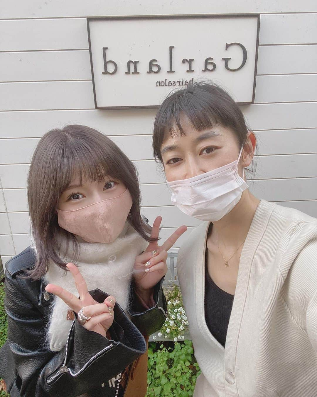 山内あいなさんのインスタグラム写真 - (山内あいなInstagram)「妹とカラー💆🏻‍♀️  ラベンダーグレージュ☁️ 綺麗な色なので無加工✨  ブリーチをしてるので抜けやすいので、黄色みを消して白っぽさを足してもらったよ✨✨  抜けるのを楽しみたいので濃いめに入れてもらったから顔色もよく見えるらしい🥰  向かう途中で妹がカフェラテ奢ってくれた嬉しい、、ありがとう♡  #カラー #ヘアカラー  #ラベンダーグレージュ  #アッシュ #アッシュカラー #無加工」1月15日 14時07分 - ainayamauchi3131