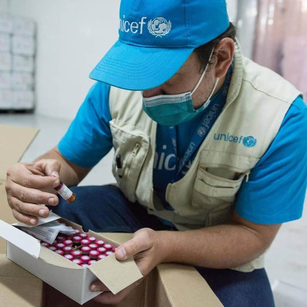 unicefさんのインスタグラム写真 - (unicefInstagram)「A toolbox of safe and effective vaccines has wiped small-pox from the face of the planet, prevented generations of people from being paralyzed from polio, and saved the lives of more than 23 million children from measles since 2000. ⠀ ⠀ As COVID-19 vaccines become available, at first to those at high risk and health workers, they will serve as one more vital tool in building a healthier world for us all. © UNICEF/UN0284421/Fadhel © UNICEF/UN0339995/Frank Dejongh © UNICEF/UN0373289/Vera」1月15日 14時16分 - unicef