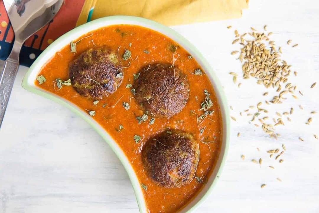 Archana's Kitchenさんのインスタグラム写真 - (Archana's KitchenInstagram)「The Broccoli Malai Kofta Recipe is a wholesome and nutritious way to combine the broccoli and paneer into a Kofta.  The Broccoli Malai Kofta is made pan frying the pakoras by using the Kuzhi Paniyaram Pan Method. You can alternatively use the oven to make the kofta's and it will turn out just as good. These Koftas are also made without the use of onion and garlic, making them sattvik.  Get the recipe from the smart.bio link in my profile @archanaskitchen」1月15日 14時30分 - archanaskitchen