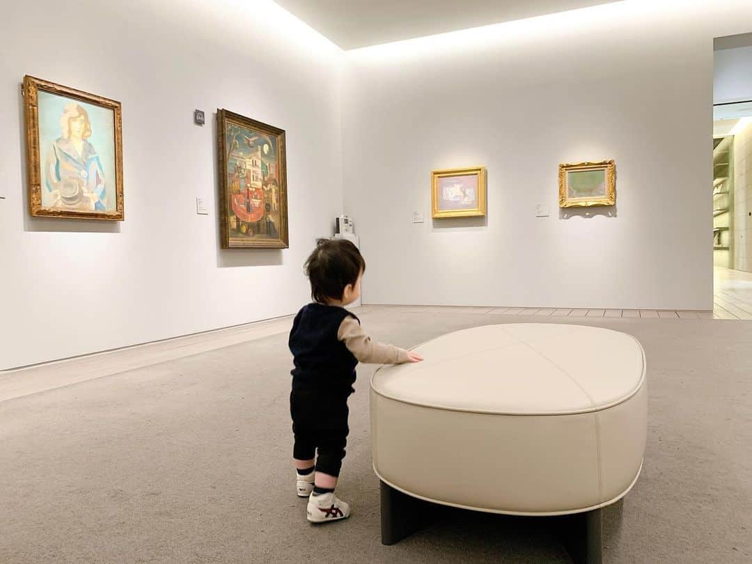 大橋夏菜さんのインスタグラム写真 - (大橋夏菜Instagram)「指差すものと指さないものがあり、既に好みがはっきりしてる！？😲  最後の3枚は撮影🙆‍♀️なものでわたしが好きだったもの。  #アーティゾン美術館  #子供と美術館へ  #1歳1ヶ月 #アートにふれる」1月15日 14時23分 - kana817_ohashi
