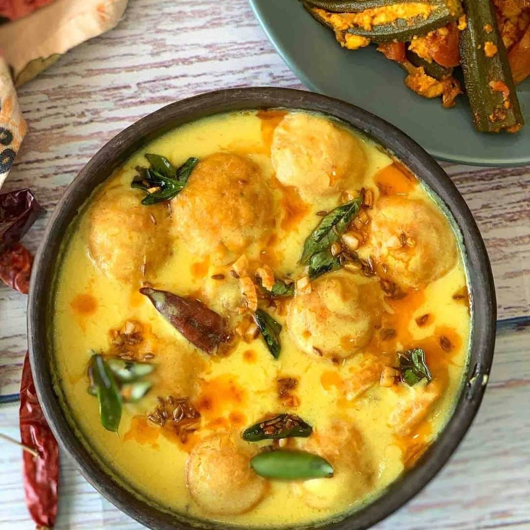 Archana's Kitchenさんのインスタグラム写真 - (Archana's KitchenInstagram)「#WinterRecipes   Bihari Style Kadhi Bari Recipe is a popular dish from the state of Bihar. Kake it for your lunch or dinner and serve it with jeera rice or even just steamed rice and any sabzi by the side. Get the recipe from the smart.bio link in my profile @archanaskitchen  . . . . . #recipes #easyrecipes #kadhi #kadhirecipes #punjabikadhi #Indianlunch #indiandinner #archanaskitchen #healthyeating #highprotein #breakfastclub #homemadefood #eatfit #cooking #food #healthyrecipes #foodphotography #recipeoftheday #comfortfood #deliciousfood #delicious #instayum」1月15日 14時30分 - archanaskitchen