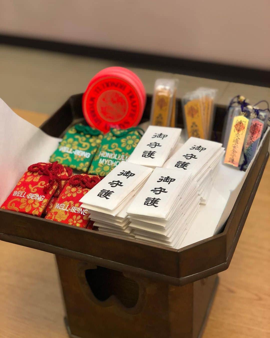 Honolulu Myohoji Missionさんのインスタグラム写真 - (Honolulu Myohoji MissionInstagram)「🎍  Omamori and Ofuda available   Here are new Omamori and Ofuda. Well-Being Omamori, Mind and Body healing Omamori, Hope Protection Ofuda. There are also Ofuda to purify bad directions, too.  If you don't know which one would suit you, Rev. Yamamura will consult for you. Each of the Omamori and Ofuda are blessed with Lotus Sutra.  Those who have old Omamori and Ofuda, we are accepting old ones as well.  * * #ハワイ #ハワイ好きな人と繋がりたい  #ハワイだいすき #ハワイ好き #ハワイに恋して #ハワイ大好き #ハワイ生活 #ハワイ行きたい #ハワイ暮らし #オアフ島 #ホノルル妙法寺　#思い出#meditation #瞑想 #honolulumyohoji #honolulumyohojimission #御朱印女子 #開運 #穴場 #パワースポット #hawaii #hawaiilife #hawaiian #luckywelivehawaii #hawaiiliving #hawaiistyle #hawaiivacation」1月15日 15時02分 - honolulumyohoji