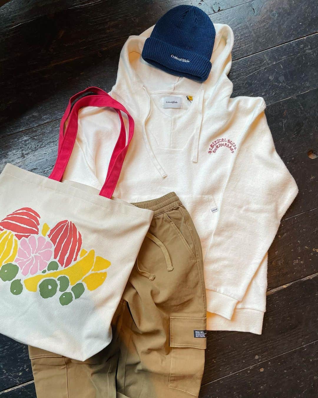 PORT of CALL Cafe&Store Tokyoのインスタグラム：「#pocdstyle﻿ @tcss  👕 Summerland Hoody﻿ 🧳Natural Tote﻿ 🧢 Commune Beanie﻿ @roial_intl﻿ 👖Sepluveda﻿ Stocked @poc_daikanyama﻿ #tcss #criticalslide #roial #portofcall #portofcalldaikanyama #cafeandstore」