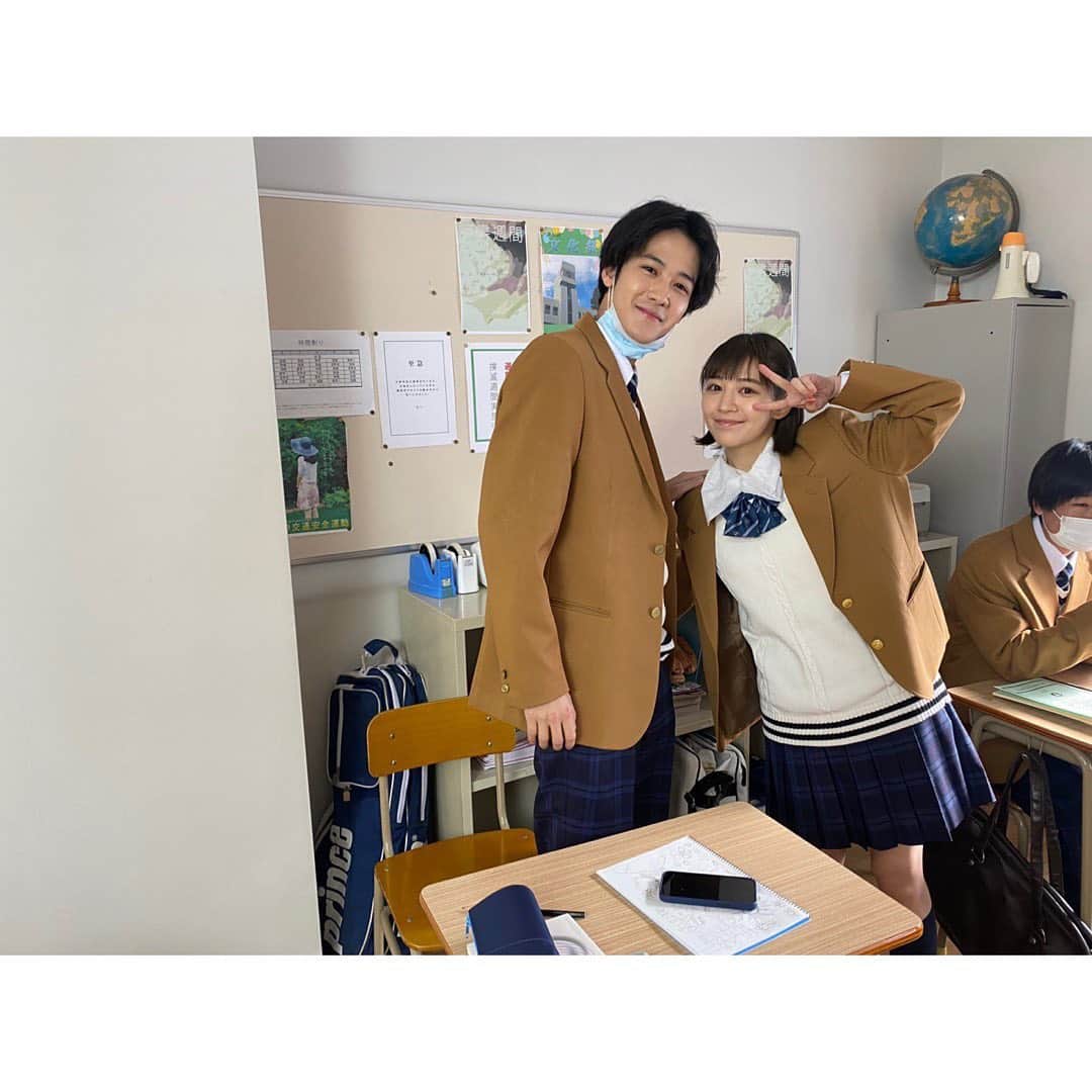 吉谷彩子さんのインスタグラム写真 - (吉谷彩子Instagram)「『江戸モアゼル』第二話 ご視聴して下さった皆さんありがとうございました✨  まさかこの年で制服を着るとは思いませんでした。。笑  蔵地役の葉山君と！」1月15日 15時22分 - ayako_yoshitani