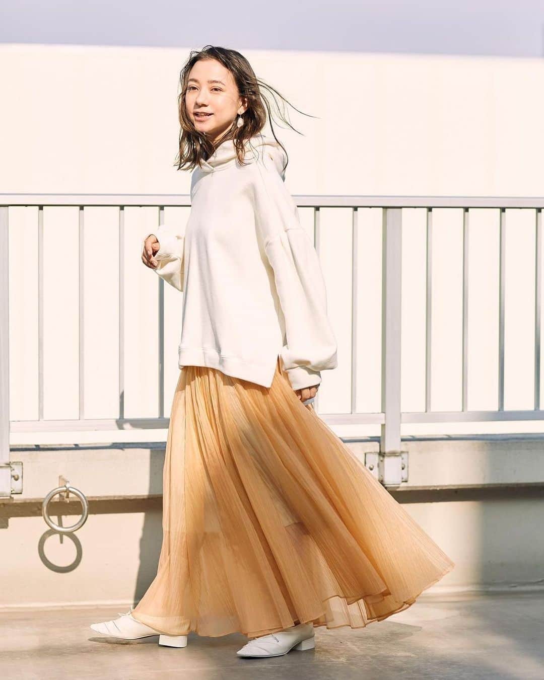 のインスタグラム：「TGIF🍀🧡 #SNIDEL」