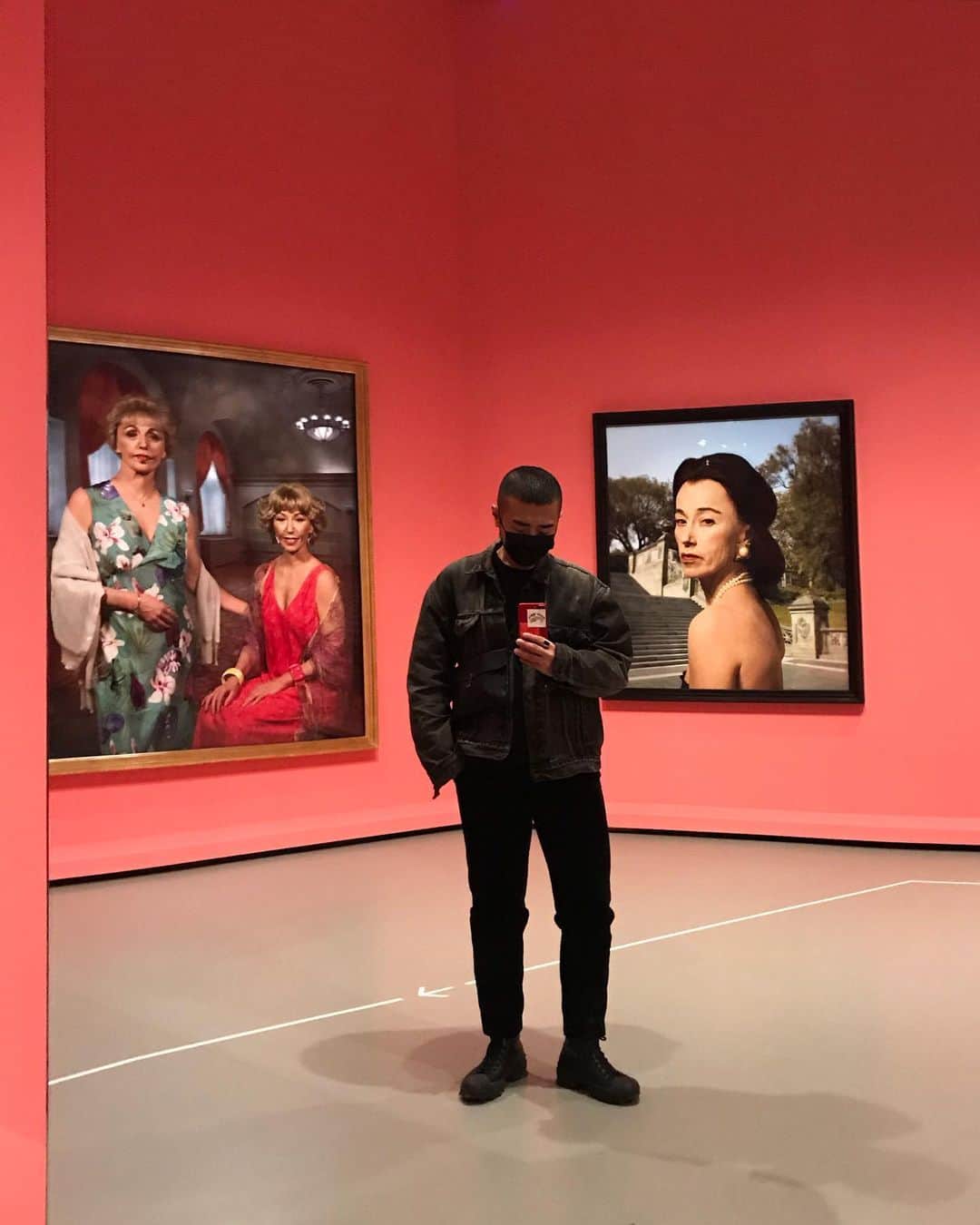 倉岡晋也のインスタグラム：「I was ✔️ at @cindysherman @fondationlv 目に見えている情報とその本質 #cindysherman #fondationlouisvuitton」
