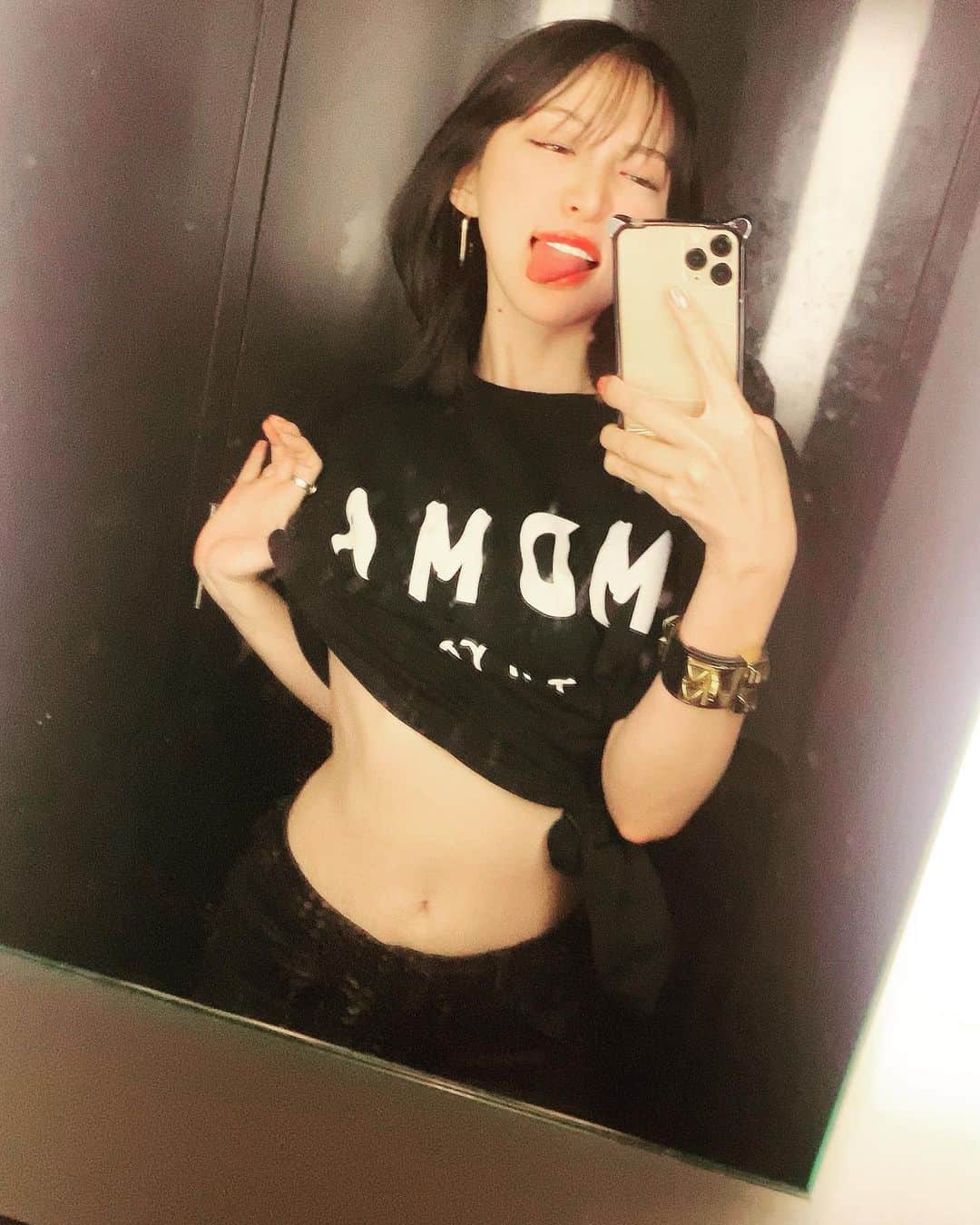 DJ mariennuのインスタグラム：「enjoy oneself alone 🤷‍♀️🦠」