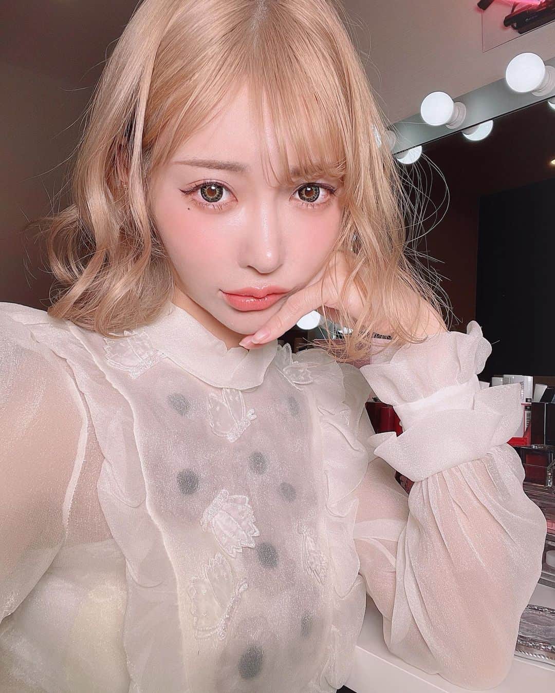 明日花キララのインスタグラム：「ぶろんどきらたん、 ちょっとずつ見慣れてきました👩🏼🛼」