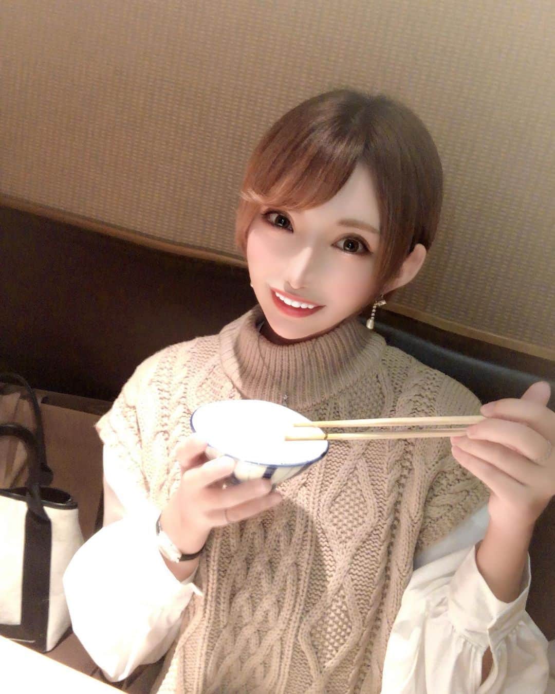 葉月七瀬のインスタグラム：「. いつかのもぐもぐ🐡🍚 あまり食に興味ないけど 1番フグが好き💕💕 . #ふぐ #てっちり鍋 からの#雑炊」