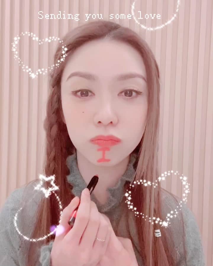 フィオナ・シットのインスタグラム：「Sending u all some luvvvv on this cold winter’s day❄️🤍❄️」