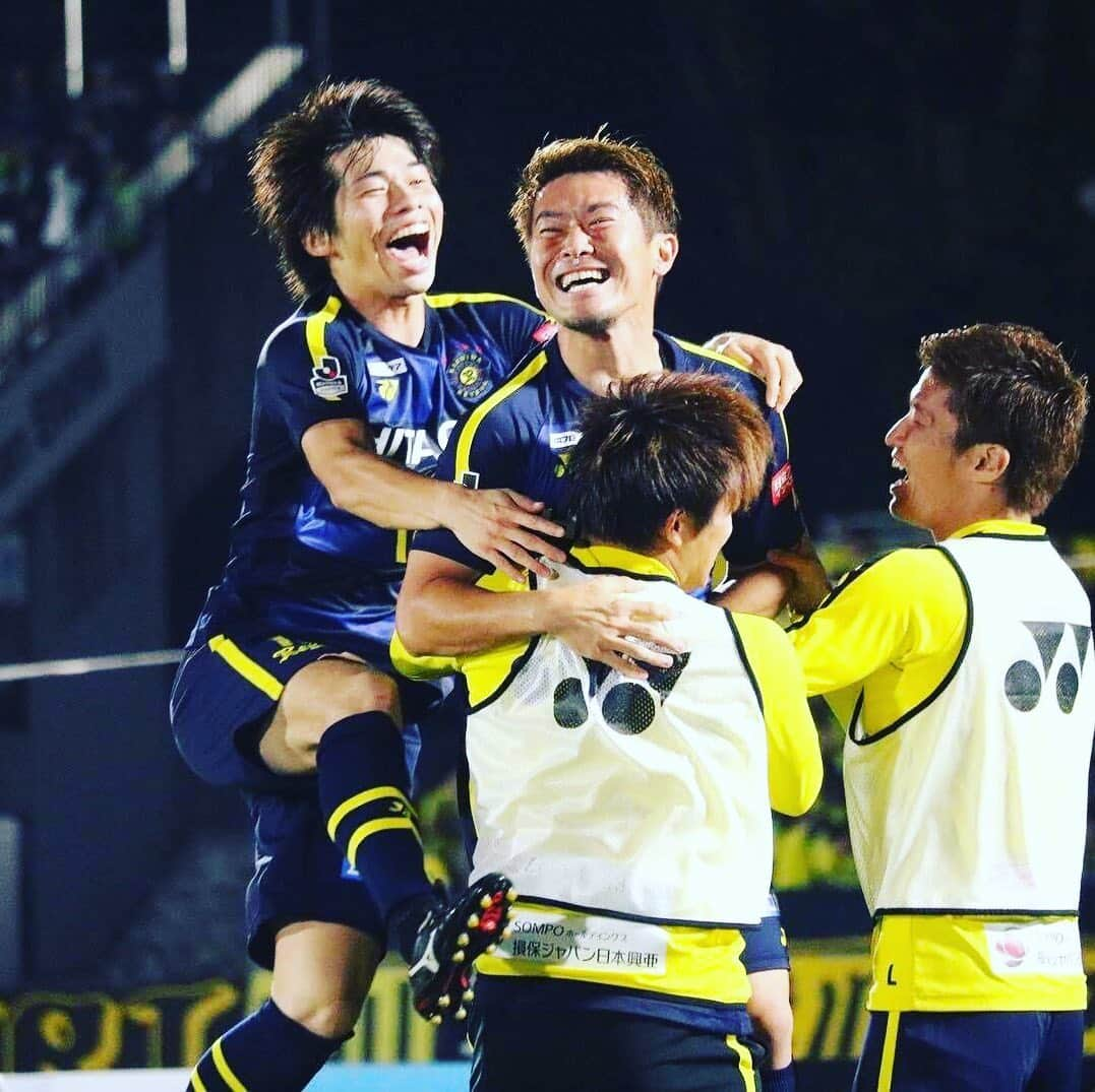 瀬川祐輔さんのインスタグラム写真 - (瀬川祐輔Instagram)「. やまくんまたどこかで👍 同期入団で最初からずっと仲良くしてくれて、ありがとう！ 寂しいけど、お互い怪我に気をつけてがんばろう！笑  #2018入団 #ついにあたるくんとおれだけ #湘南戦のボレーは今でも忘れない #そのあとのPKはもっと忘れない #ありがとうやまくん #またピッチで会おう #柏レイソル」1月15日 16時59分 - segawa.r.18.yusuke