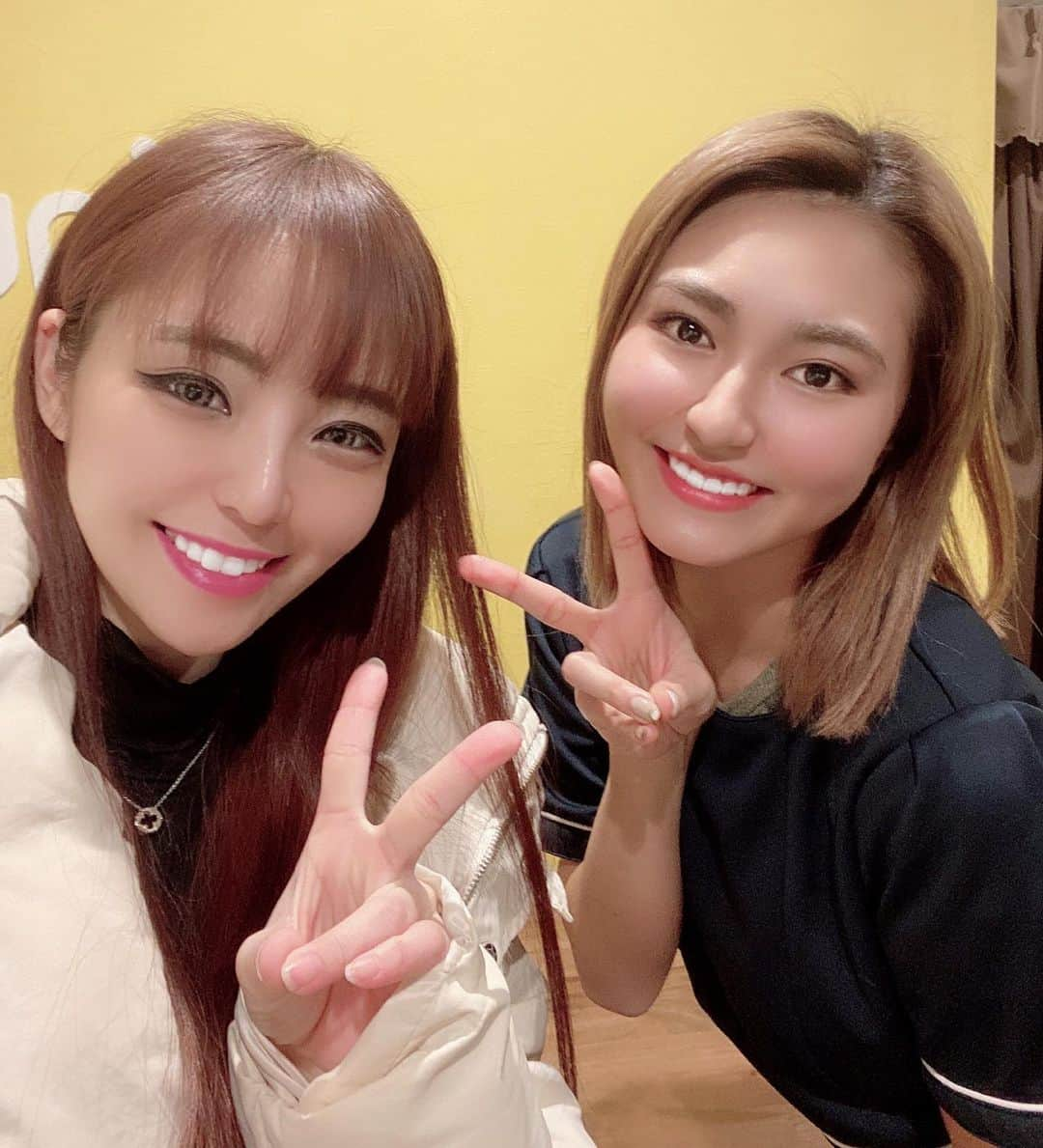 Yukiさんのインスタグラム写真 - (YukiInstagram)「久しぶりの脱毛とフェイシャル❤ VIOシュガーリングと高速美肌脱毛器を受けてきたよん❤ フェイシャルも受けた😘 やっぱシュガーリングを知ってからはワックスよりシュガーリング派になってしまった🥺 施術後の赤みも少ないしね！というか私に関しては赤みゼロwww お肌に負担を減らしたい人はシュガーリング脱毛のがオススメ❤ ワックスももちろん悪いわけぢゃないけどね😀🙌🏻 お肌ぷるんぷるん🤗🤗🤗 さきちゃんありがとうございました❤ お雪のインスタ見たで全メニュー1000円割引して貰えるから是非使って🥰🙌🏻 #脱毛サロン #エステサロン #シュガーリング #ワックス脱毛 #光脱毛 #VIO脱毛 #新宿 #歌舞伎町」1月15日 17時01分 - snowsnow.yuki