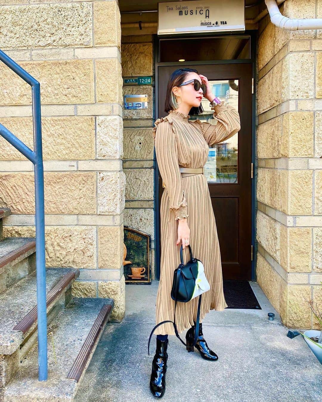 のインスタグラム：「🤍🤍🤍 この日着てた形の綺麗なワンピースは　@fifth_store 🤍 今から春先まで着れるね🥰 ✔️今なら60%OFFのクーポンが出てたよ❣️ #ootd#outfit#fashion #coordinate#コーデ #コーディネート #fifth#fifthtl#フィフス #フィットニットタートルトップス #トレンド#ニット #160cm以上コーデ  #冬コーデ#ワンピースコーデ」