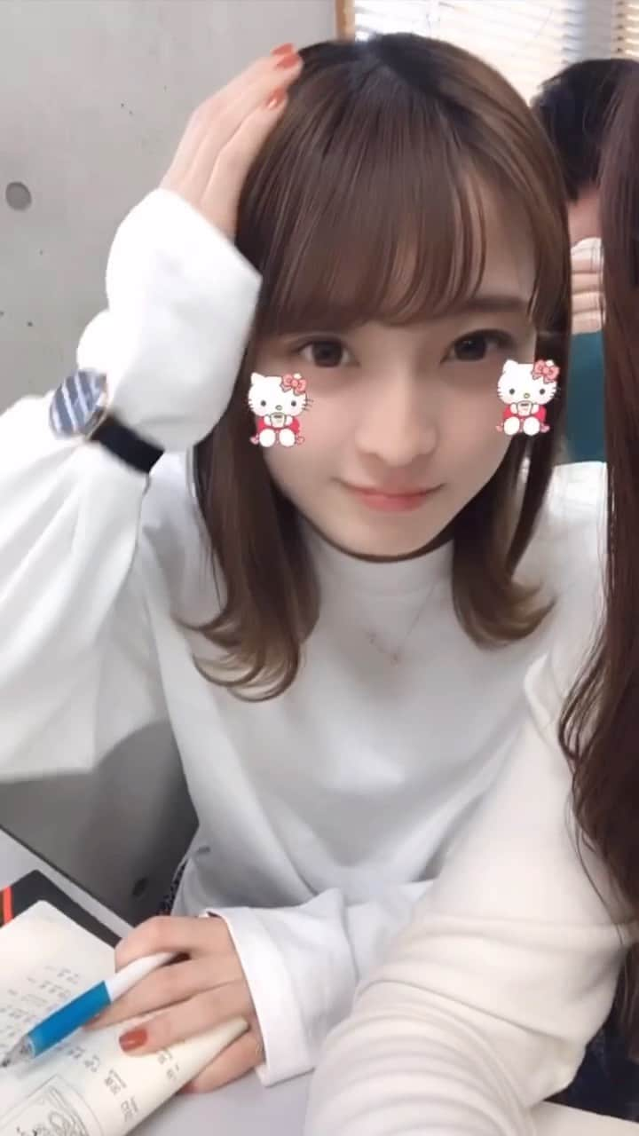 漆島七菜のインスタグラム：「学校に通えてた頃の動画👀✨ このまま卒業は嫌だな〜😢  #yui  #hello  #女子大生 #肩ボブ #リール #外ハネ #bobbibrown  #nars  #坂道好きな人と繋がりたい  #櫻坂46  #森田ひかる  #るんるん」