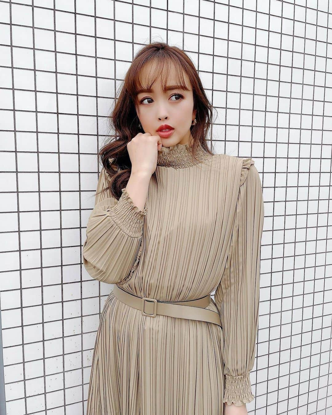 板橋瑠美さんのインスタグラム写真 - (板橋瑠美Instagram)「Today ootd♡﻿ ﻿ ﻿ 一目惚れしたら、ベルト付スタンドカラープリーツワンピース♡﻿ ﻿ ﻿ 大好きなベージュでワントーンコーデにしてみたよー✨﻿ ﻿ ﻿ 安くて可愛いfifthのです！﻿ ＠fifth_store﻿ ﻿ ﻿ 今このワンピも60%OFFになってましたよー💕﻿ ﻿ ﻿ ﻿ あと、最近韓国コスメにはまってるんだけど、fifthでstimmungのリップ売ってた♡しかもBT21!!﻿ ﻿ ﻿ ﻿ ﻿ 今日は夜20時からLIVEです♡！！﻿ ﻿ 最後に大発表があるので絶対見てねー💋﻿ ﻿ ﻿ ﻿ ﻿ ﻿ ﻿ #fifth　#fifthtl　#フィフス　#ベルト付スタンドカラープリーツワンピース　#スカート#ニット#ワンピース#160cm以上コーデ﻿」1月15日 17時20分 - rumi_official_0616