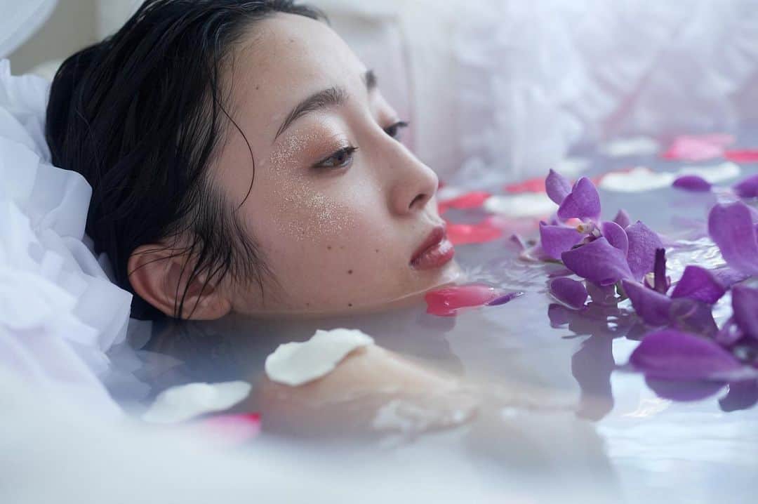 泉見祐希のインスタグラム：「💜🌍 作撮りしたい！」