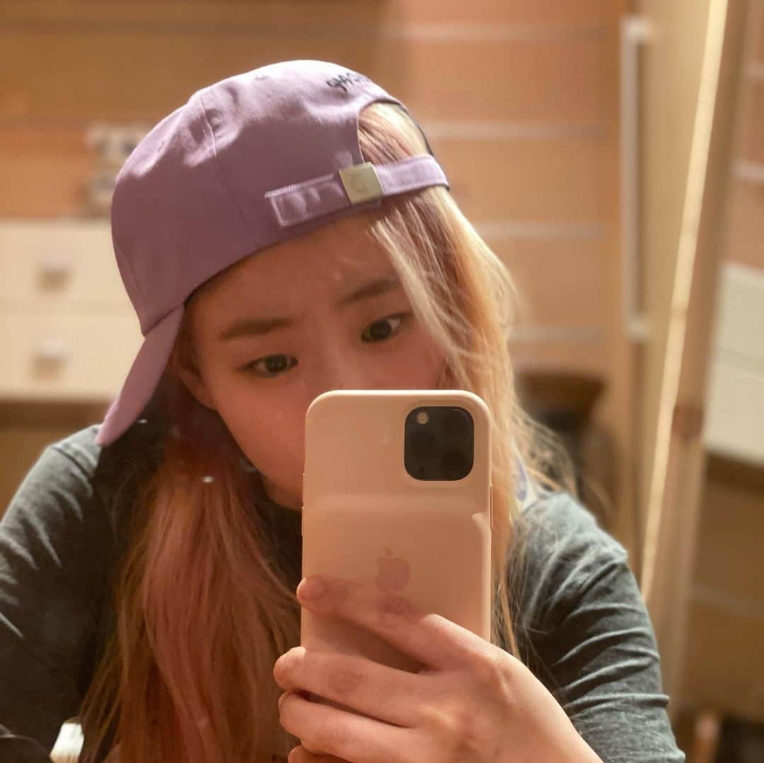 チョ・ヒョナさんのインスタグラム写真 - (チョ・ヒョナInstagram)「프라이는 모자도 이쁘지 🧢🧢@frei_official」1月15日 17時32分 - tenomahj