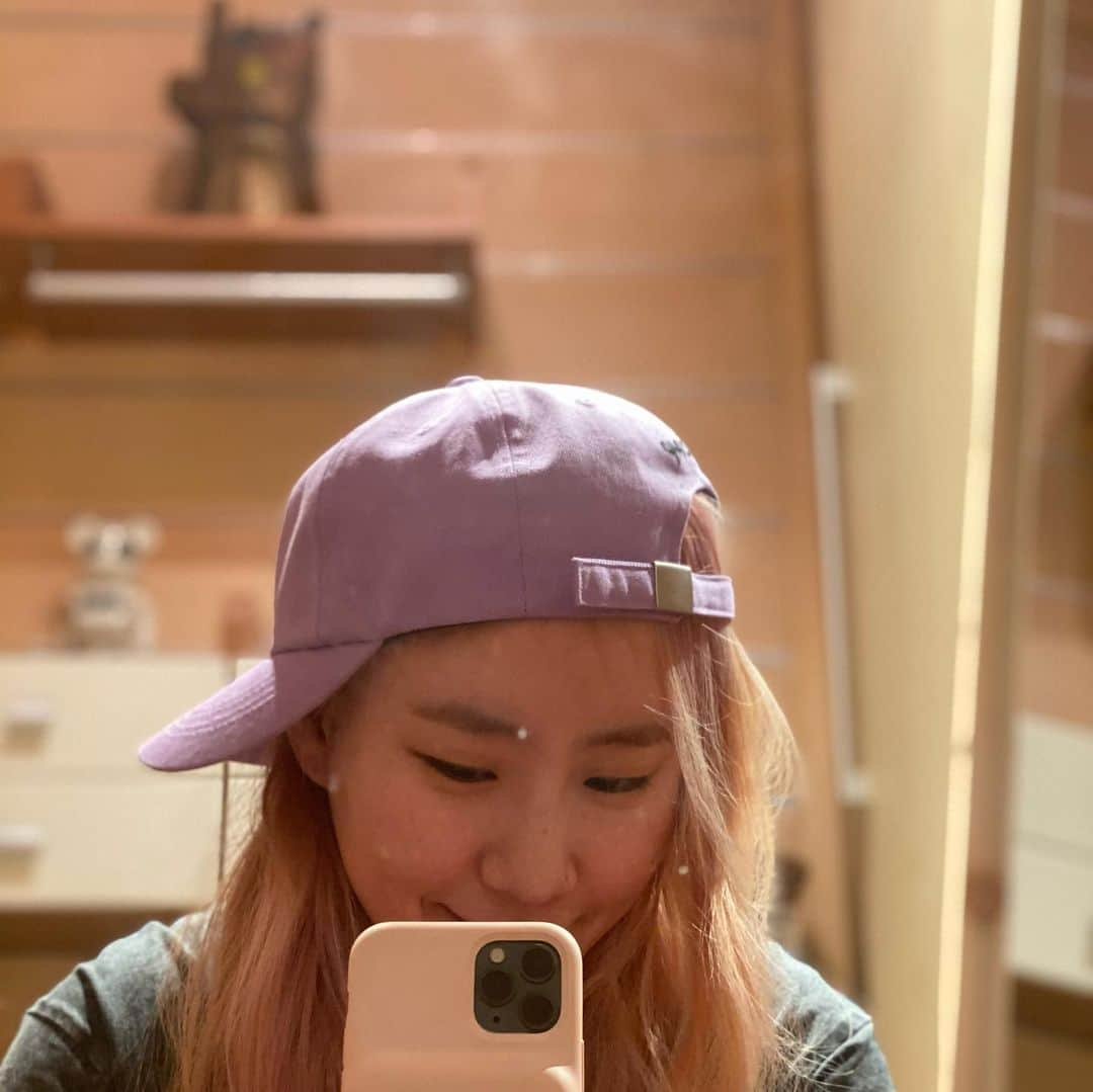 チョ・ヒョナさんのインスタグラム写真 - (チョ・ヒョナInstagram)「프라이는 모자도 이쁘지 🧢🧢@frei_official」1月15日 17時32分 - tenomahj