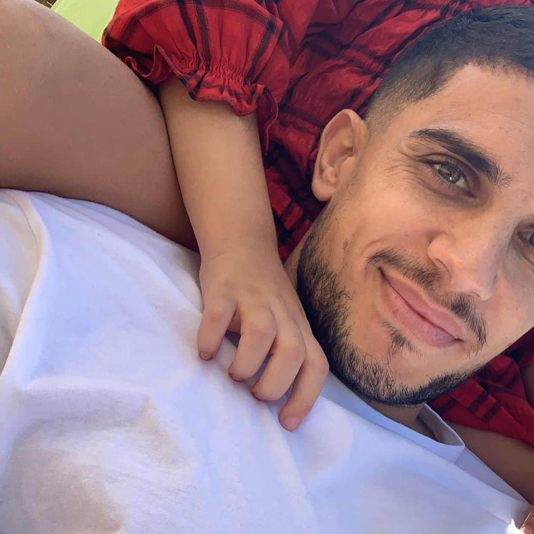 マルク・バルトラのインスタグラム：「30🎂 Así de feliz estoy por todas la felicitaciones y muestras de cariño recibidas durante el día de hoy! Sois muy grandes!!  Per molts anys @ericbartra , ets el millor! T’estimo! #HappyBirthday #BirthdayTwins」
