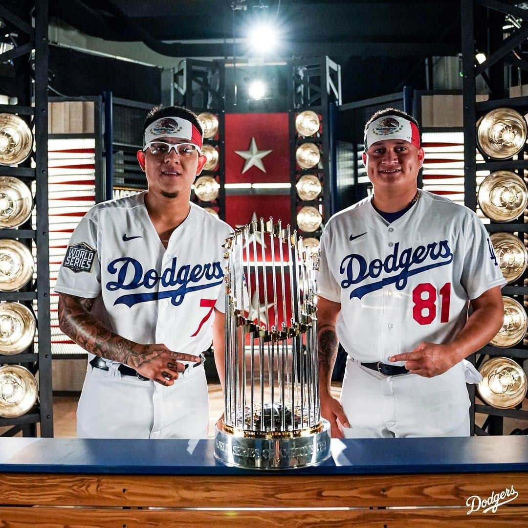 Los Angeles Dodgersさんのインスタグラム写真 - (Los Angeles DodgersInstagram)「Campeones.⁣ ⁣ Who is the Victor to your Julio?」1月16日 4時42分 - dodgers