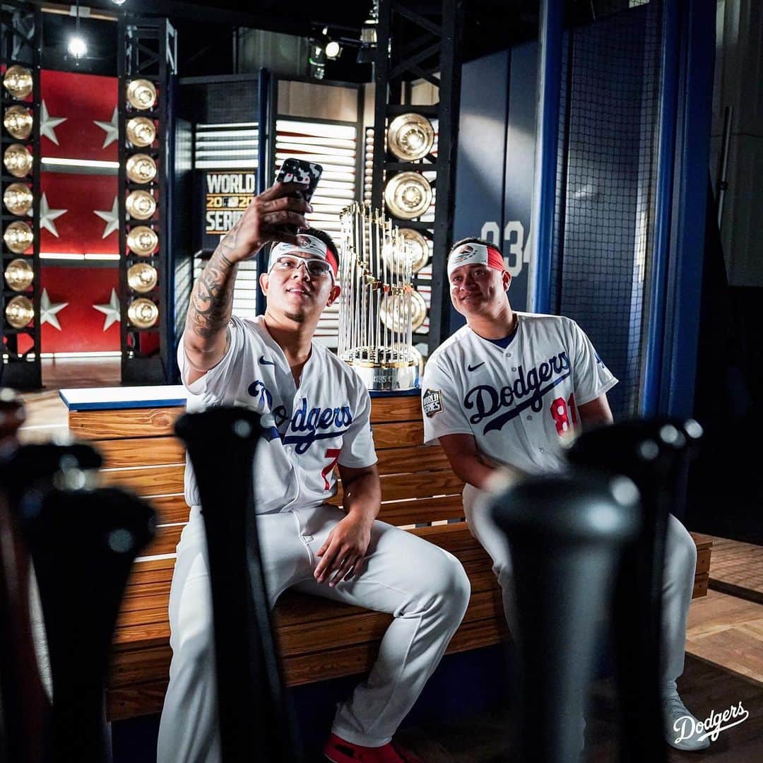 Los Angeles Dodgersさんのインスタグラム写真 - (Los Angeles DodgersInstagram)「Campeones.⁣ ⁣ Who is the Victor to your Julio?」1月16日 4時42分 - dodgers