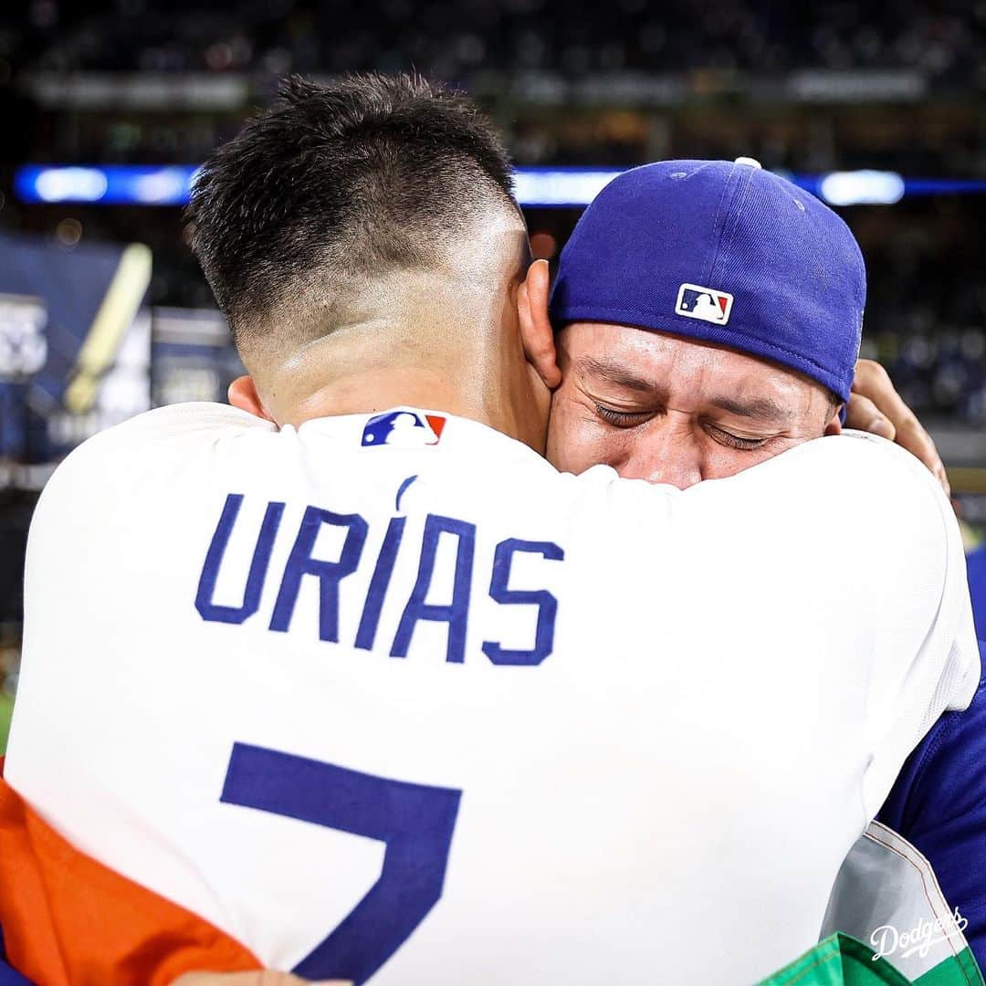 Los Angeles Dodgersさんのインスタグラム写真 - (Los Angeles DodgersInstagram)「Campeones.⁣ ⁣ Who is the Victor to your Julio?」1月16日 4時42分 - dodgers