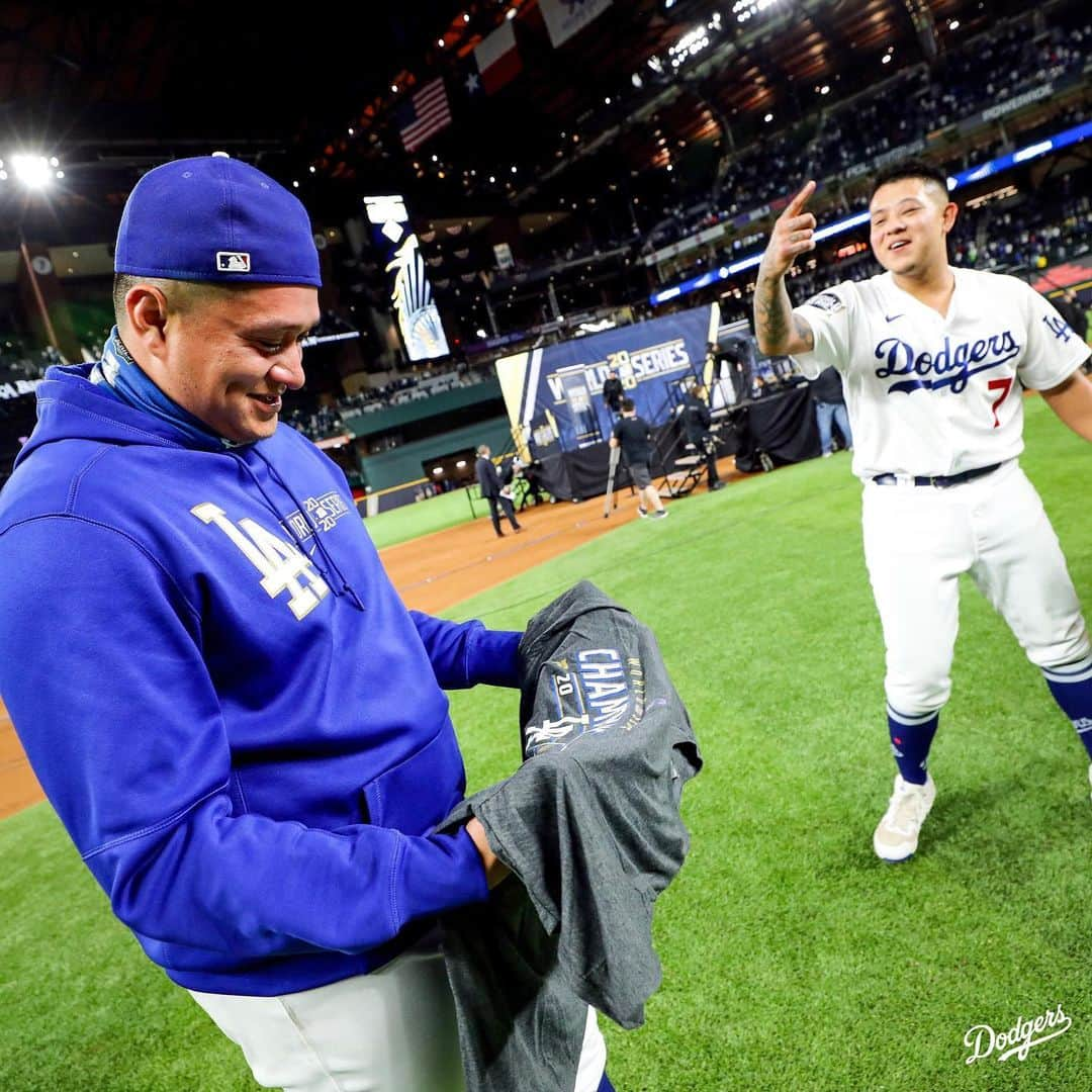 Los Angeles Dodgersさんのインスタグラム写真 - (Los Angeles DodgersInstagram)「Campeones.⁣ ⁣ Who is the Victor to your Julio?」1月16日 4時42分 - dodgers