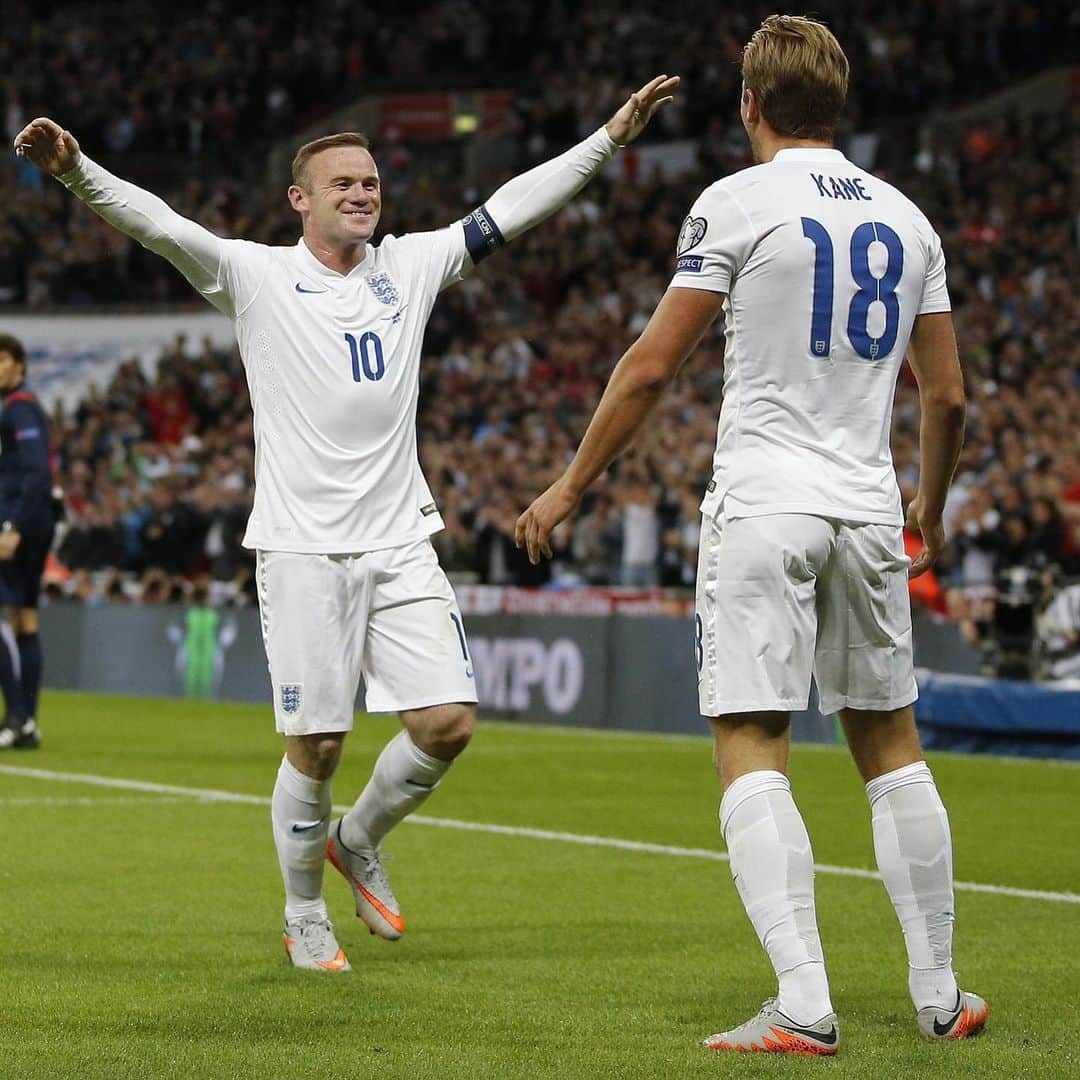 ハリー・ケインのインスタグラム：「Congrats on an amazing career @waynerooney. Been a pleasure to have played alongside you and learnt from you in an @england shirt. All the best in management. 🦁🦁🦁」