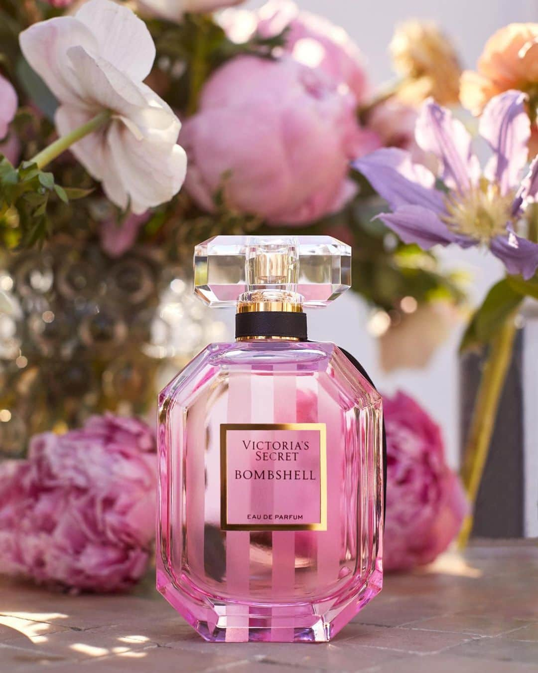 ヴィクトリアズ・シークレットさんのインスタグラム写真 - (ヴィクトリアズ・シークレットInstagram)「Flowers are at the heart of every Bombshell perfume.」1月16日 3時37分 - victoriassecret