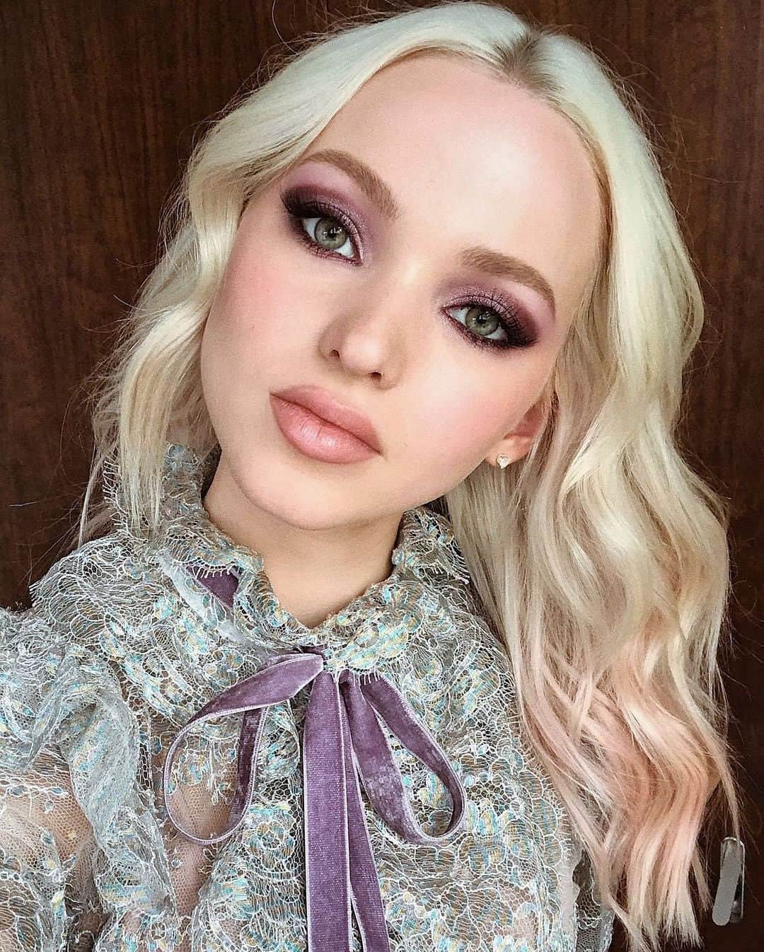 Hung Vanngoさんのインスタグラム写真 - (Hung VanngoInstagram)「Happy Birthday #DoveCameron (@dovecameron) 💕🎂⭐️💫✨⚡️🌟」1月16日 3時39分 - hungvanngo