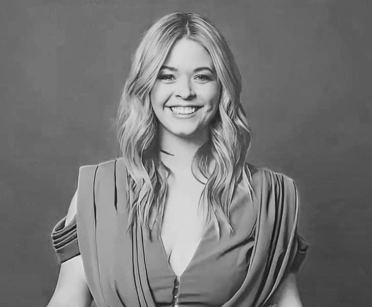 サーシャ・ピーターズのインスタグラム：「I’ve got high hopes for 2021 🤞🏼」