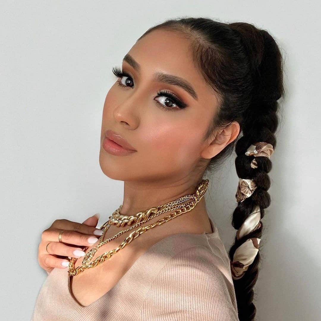 Too Facedのインスタグラム：「*Saves under glam inspo 😍 @itslesliealvarado shows off our Kitty Like to Scratch Palette, Peach Bloom Lip Balm shade Lilac Nude & Cheek Tint shade Guava Glow, Killer Liner shade Killer Black, and Better Than Sex Lashes style Drama Queen! ✨#regram #toofacedambassador #toofaced」