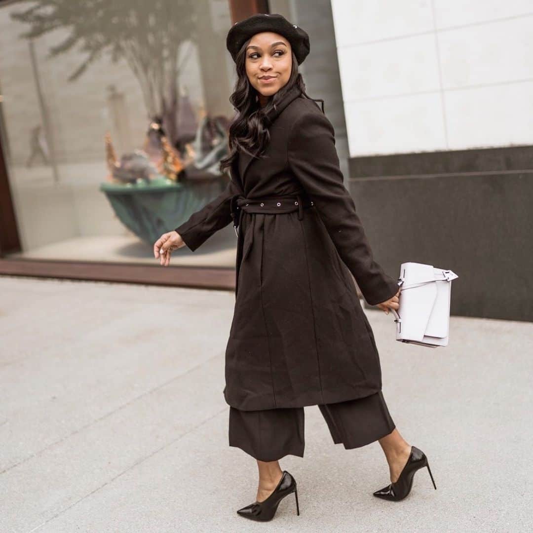 ボトキエのインスタグラム：「Us running towards the weekend like @stacythesurvivor」