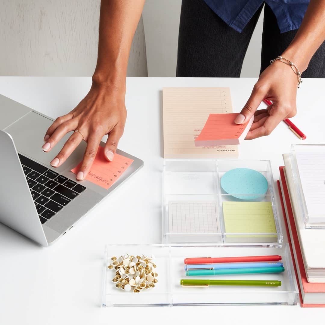 3M（スリーエム）のインスタグラム：「Meet @NotedbyPostit, a collection of thoughtfully designed desktop accessories to help inspire, wrangle and commemorate life’s most notable moments. Now available at @Target. #NotedbyPostit」