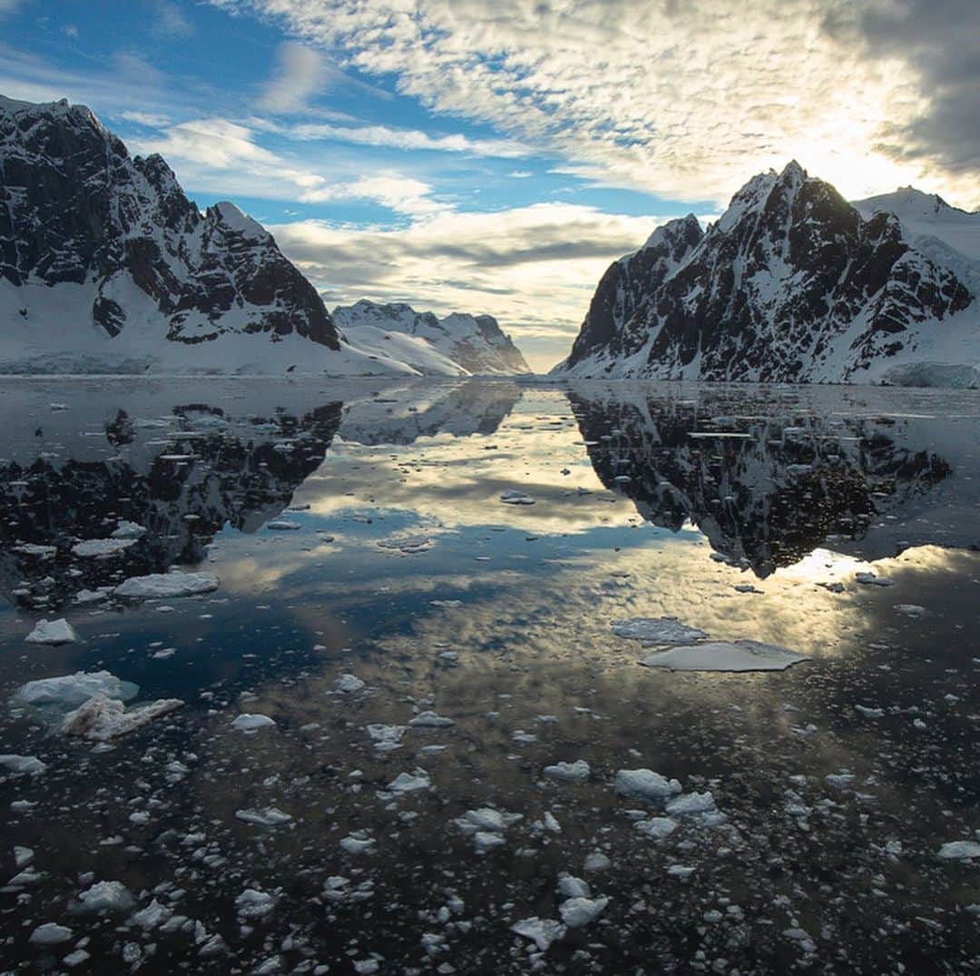 Tim Lamanさんのインスタグラム写真 - (Tim LamanInstagram)「Photos by @TimLaman.  Two years ago in early January, I was traveling with National Geographic/Lindblad Expeditions in Antarctica, and made these images in the Lemaire Channel in unusually calm conditions with spectacular reflections.  While the pandemic has largely put a halt to this type of travel, I’m optimistic that as the people of the world get vaccinated and we can put this period behind us, we can get back out there.  Images are great, but there is nothing that compares with seeing the wonders of the world in person for motivating people to take care of our planet! #fineartfriday  These images are all available in my TimLamanFineArt.com gallery.  If you are a fan of Antarctica or perhaps have even traveled with me or another NatGeo photographer on a trip there, you might enjoy a print as a reminder of your experiences.  Please check out my online gallery at my link in bio. #Antarctica #LemaireChannel #reflections  #ice #naturetherapy」1月16日 4時18分 - timlaman