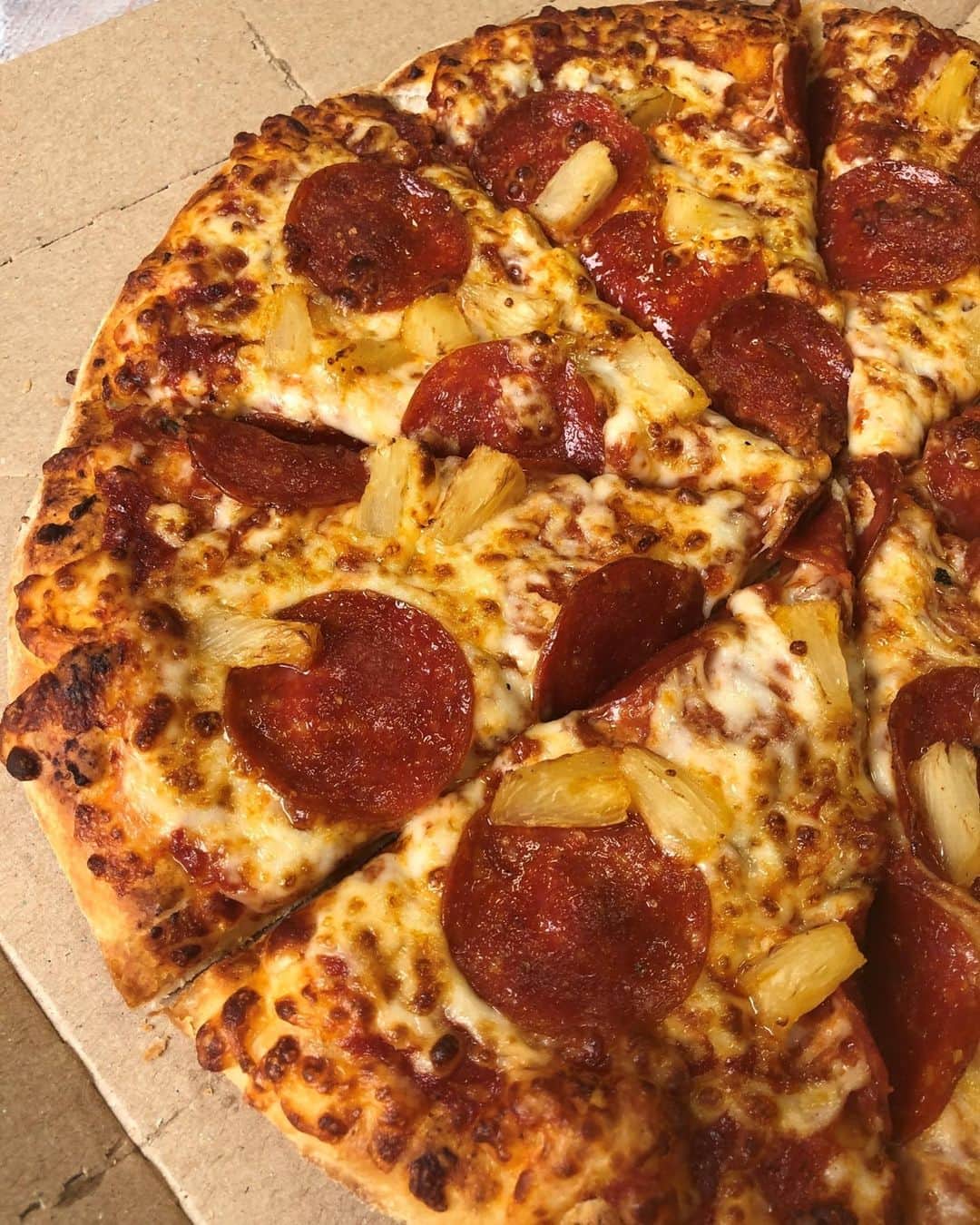Domino's Pizzaさんのインスタグラム写真 - (Domino's PizzaInstagram)「Friday is the official pineapple-pizza-and-a-movie night, right @epix?」1月16日 4時27分 - dominos