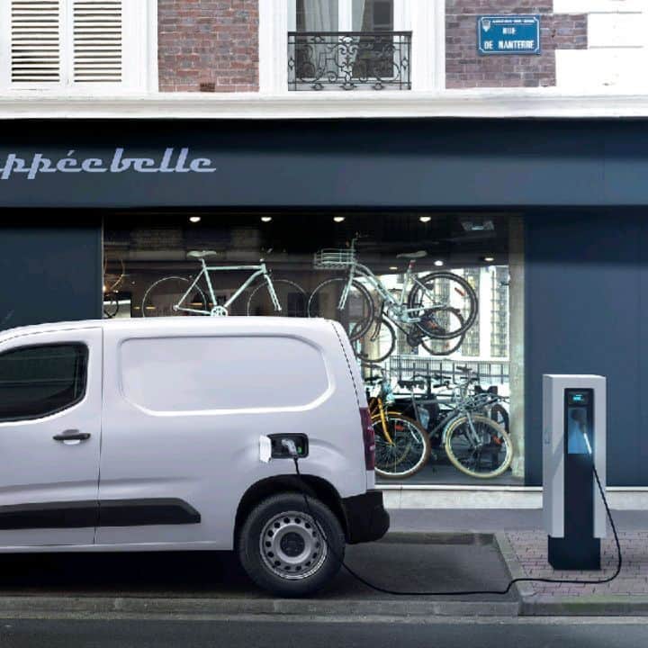 Citroënのインスタグラム：「Find the spark with New Citroën ë-Berlingo Van 100% ëlectric⚡️ 😍  Still doubting switching to electric? With its unchanged 4.4 m3 of usable volume, it’s time to take the leap. #CitroënË_Berlingo #Van #ËlectricforAll #InspirëdByPro #Car #Businesscars #Instacar #CarofInstagram #Electric」