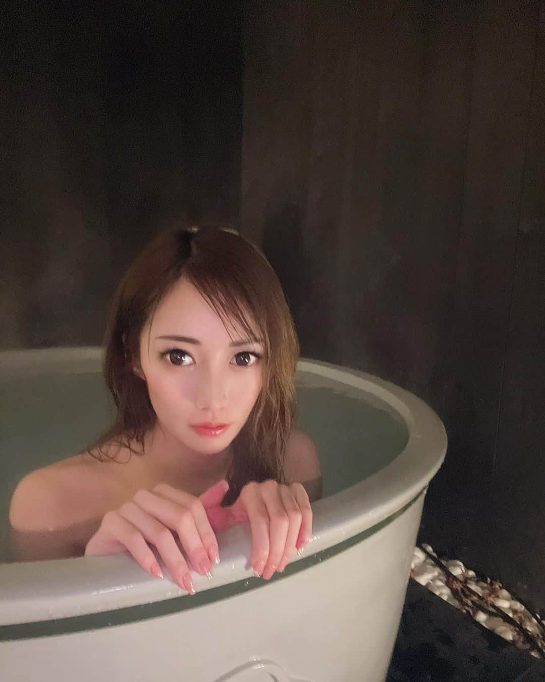 橘鏡花のインスタグラム：「露天♨︎  #京都旅行#露天風呂#温泉女子 #京都一棟宿#大人女子#キャバ嬢 #歌舞伎町キャバ嬢#六本木キャバ嬢」