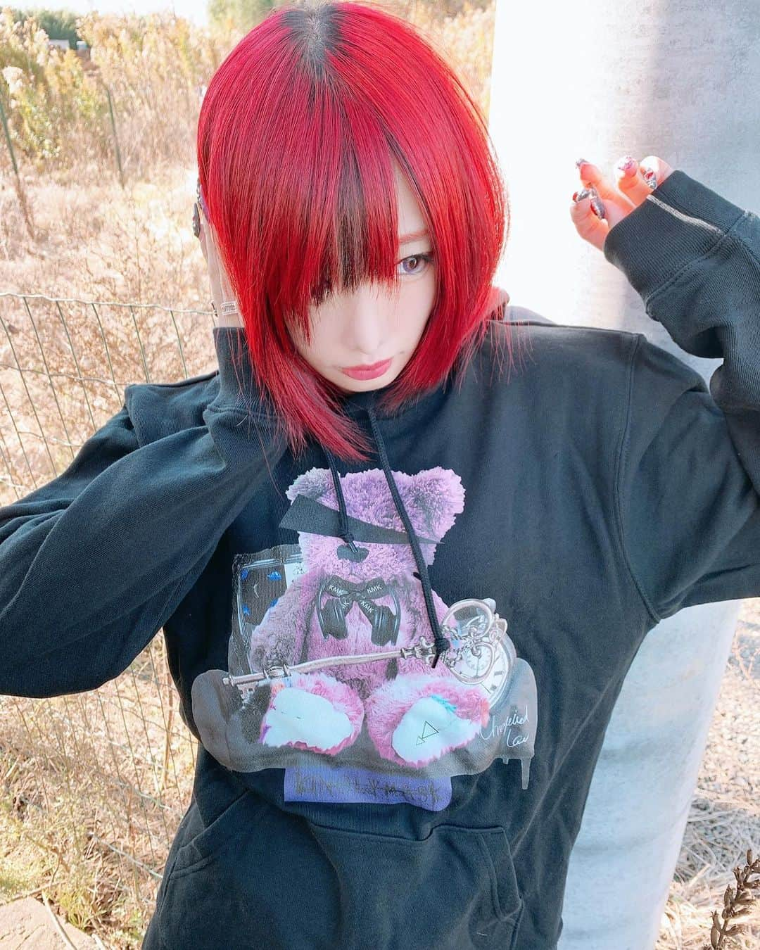 椎名ひかり（ひかりん）さんのインスタグラム写真 - (椎名ひかり（ひかりん）Instagram)「貴方ヲ廻テイルﾜ  #椎名ひかり　#ぴかりん　#ぴ様　#椎名ぴかりん　#kinglymask  #赤髪」1月15日 20時10分 - pikarin_shiina