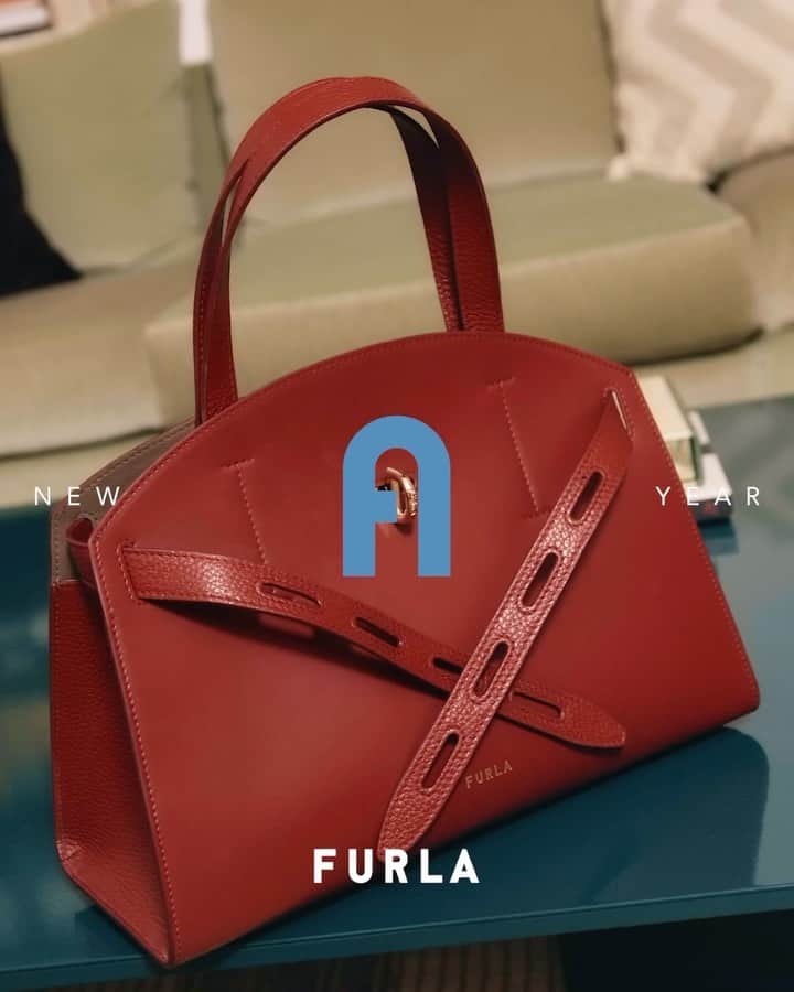 フルラのインスタグラム：「New goals, same positive attitude:  these are @chiarascelsi’s New Year’s resolutions. What’s yours?  #thefurlasociety #furlafeeling #furlagift #newcollection #furla #accessories #fashion」