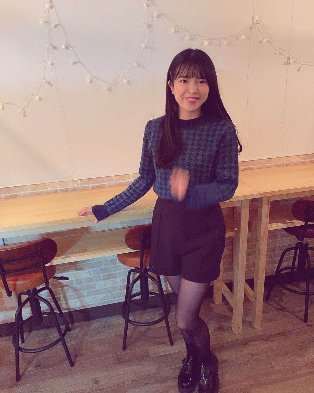 松崎博香のインスタグラム：「楽しくなると手がぶれる。笑 今日も1日お疲れ様でした🧸  明日本当に暖かくなるのかな？☀️ みんなのところは寒い？？  #instalike #instagood #instapic #ootd #ootd #lfl #맞팔 #맞팔해요 #좋아요반사 #좋아요 #좋아요그램 #오오티디 #오오티디룩 #오오티디패션」