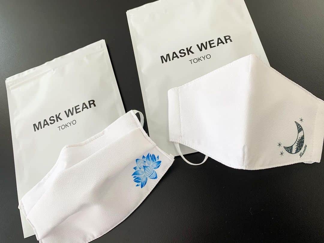 長沢美月さんのインスタグラム写真 - (長沢美月Instagram)「【お知らせ📣】 この度、 @mask.wear.tokyo さんにてマスクデザインさせて頂きました✨ 『蓮』と『Lunetta』の2デザインです！ 今日から先行発売されます！ 先行発売で買って頂いた方には、直筆メッセージカードをお付けします🥰（限定各30個） 誰でも付けやすいデザインにしたので、皆さん是非🌼🌼🌼 購入リンクは、私のアメブロにも貼ってあります✨ #詳しくはブログで  #マスク #maskweartokyo #mask #マスク販売 #先行発売 #ヨガ #蓮 #月 #曼荼羅 #長沢美月マスク」1月15日 20時06分 - _mizuki_0212