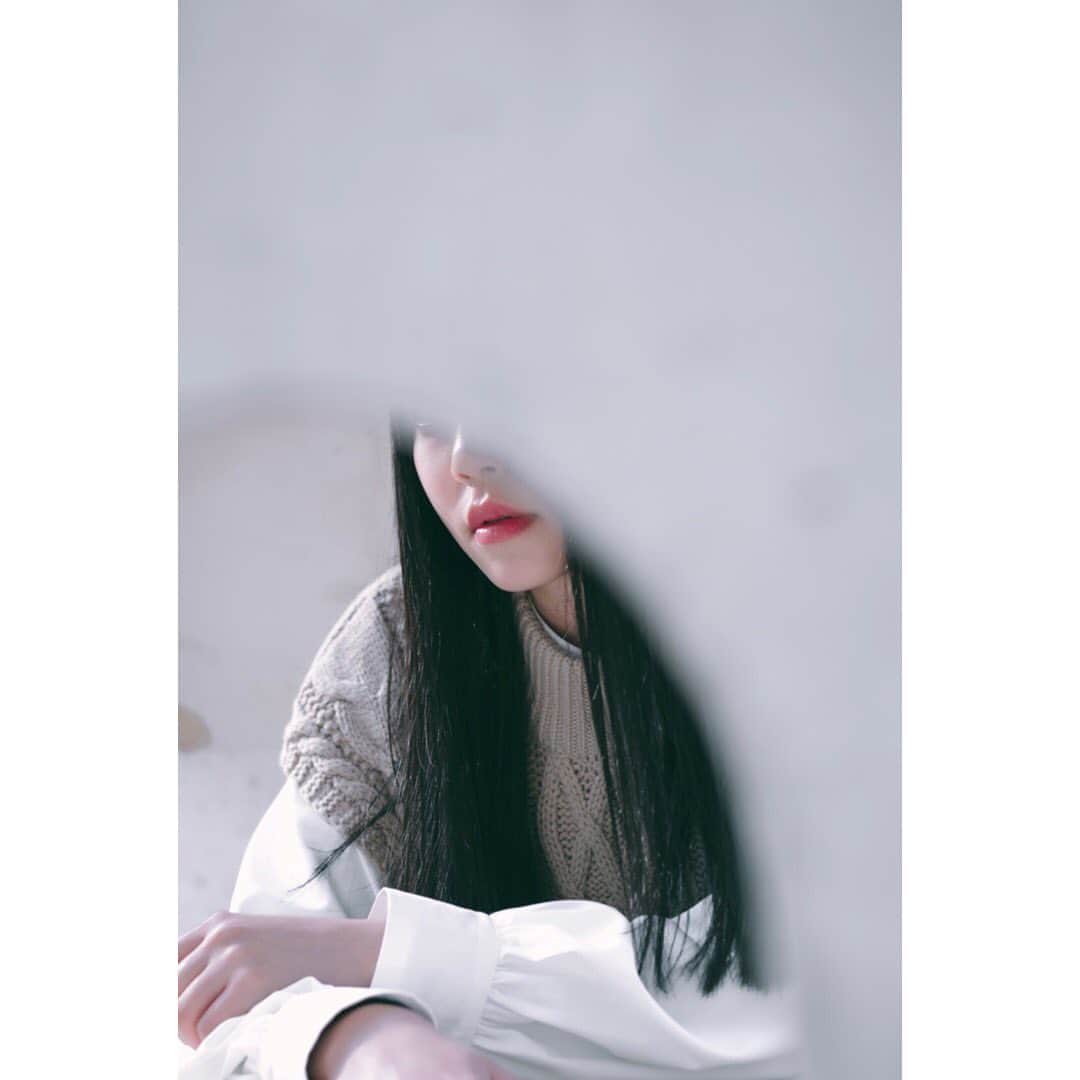 伴優香のインスタグラム：「﻿ ﻿ 近々2つほどお知らせあります🥺◎ ﻿ ﻿ photo by ﻿: @tomohirohori99  #photography #portrait #ポートレート  #photo #黒髪ロング #公園  ﻿ ﻿」